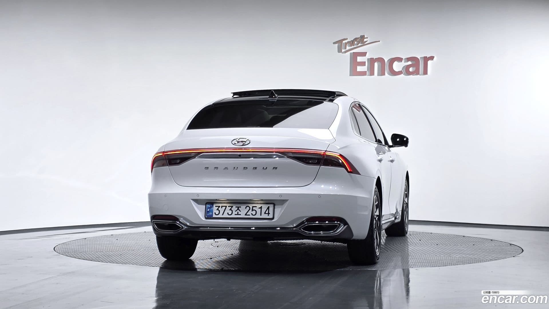 Main__Slider__Photo:Grandeur Hyundai 2022.7-3