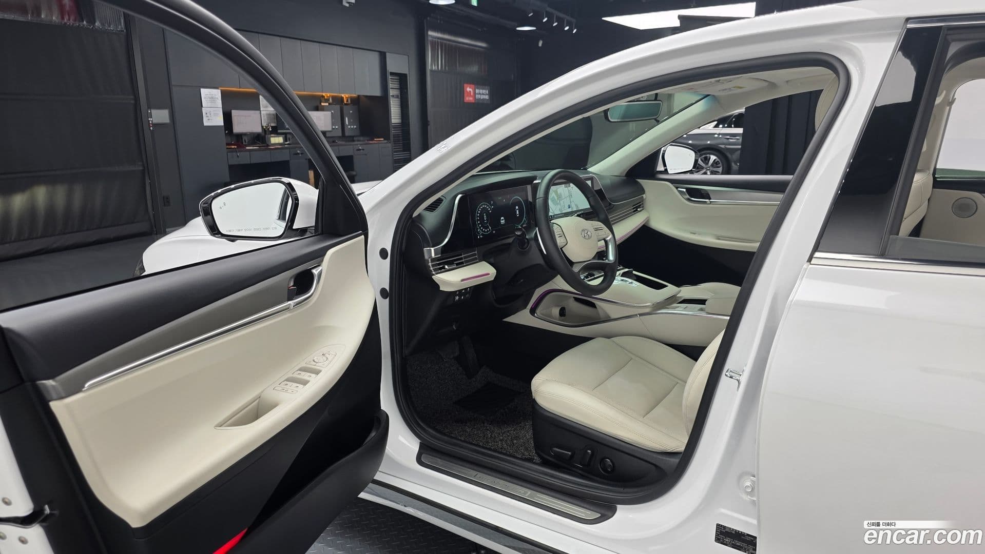 Main__Slider__Photo:Grandeur Hyundai 2022.7-10