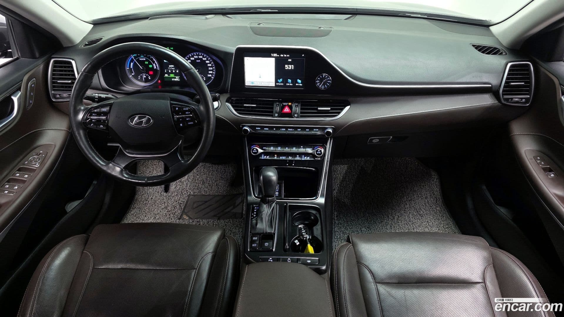 Main__Slider__Photo:Grandeur Hyundai 2018.11-6