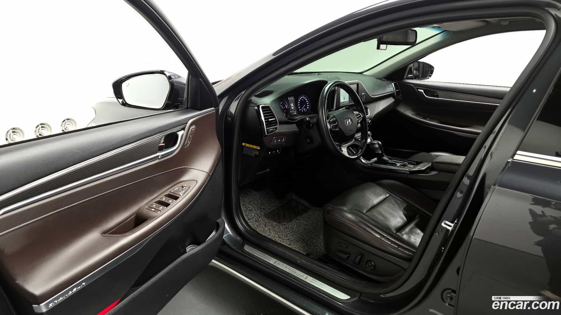 Grandeur Hyundai 2018.11-INNER-010