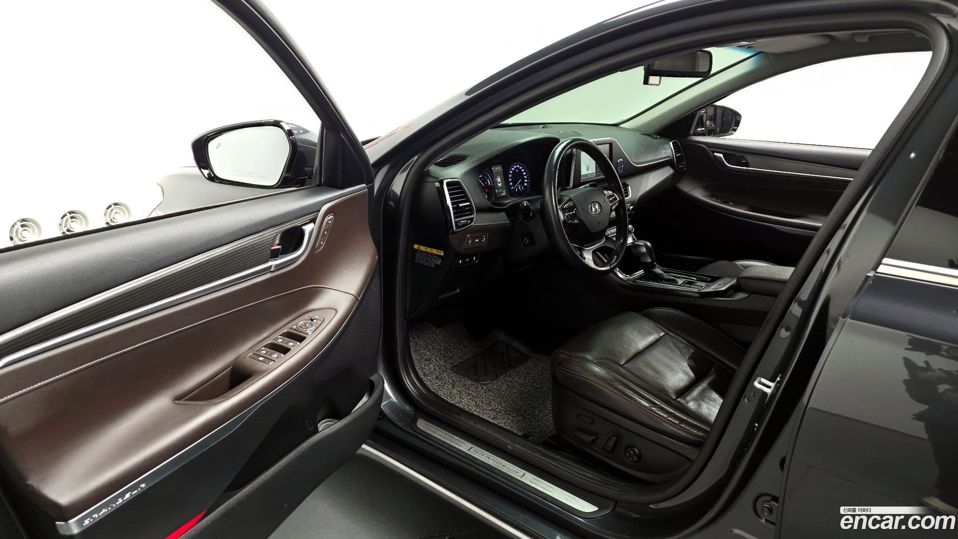 Main__Slider__Photo:Grandeur Hyundai 2018.11-9