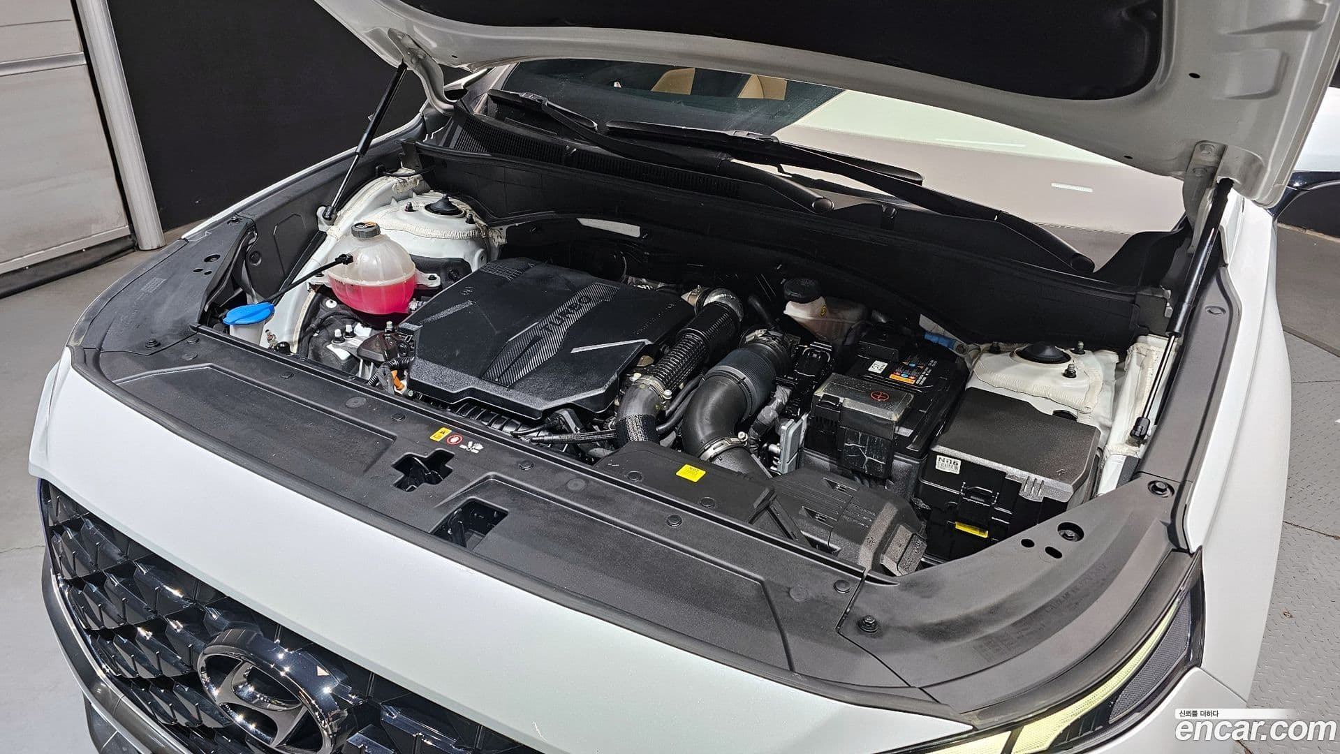 Main__Slider__Photo:Santafe Hyundai 2023.4-5