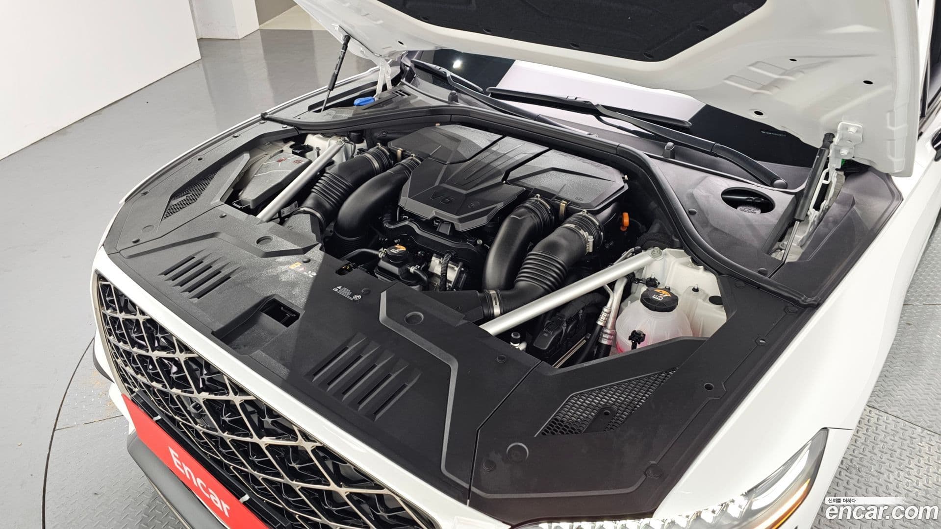 Main__Slider__Photo:GV70 Genesis 2025.4-5