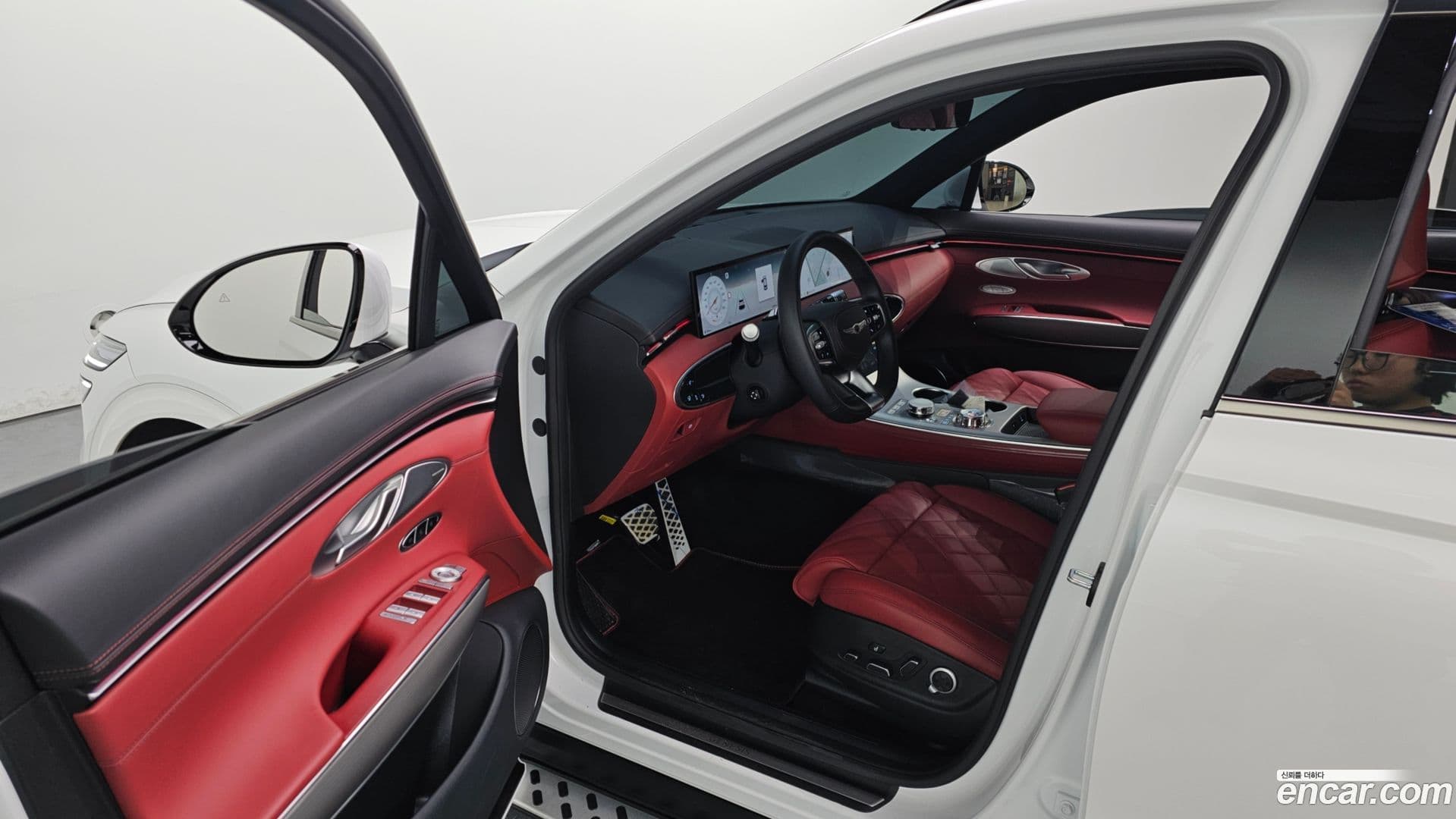 Main__Slider__Photo:GV70 Genesis 2025.4-9