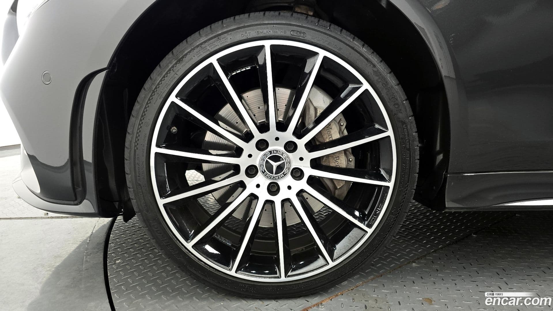 Main__Slider__Photo:CLS-Class Mercedes-Benz 2020.4-4