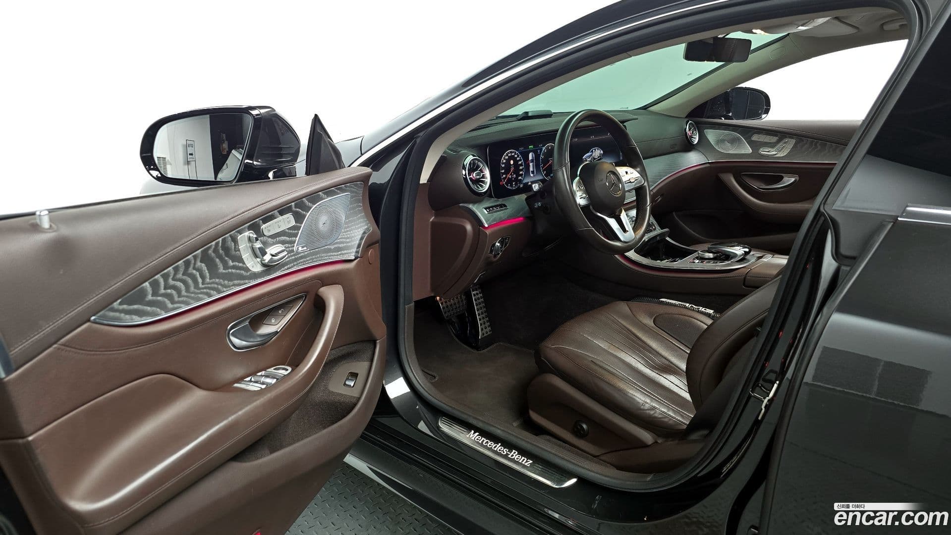 Main__Slider__Photo:CLS-Class Mercedes-Benz 2020.4-10