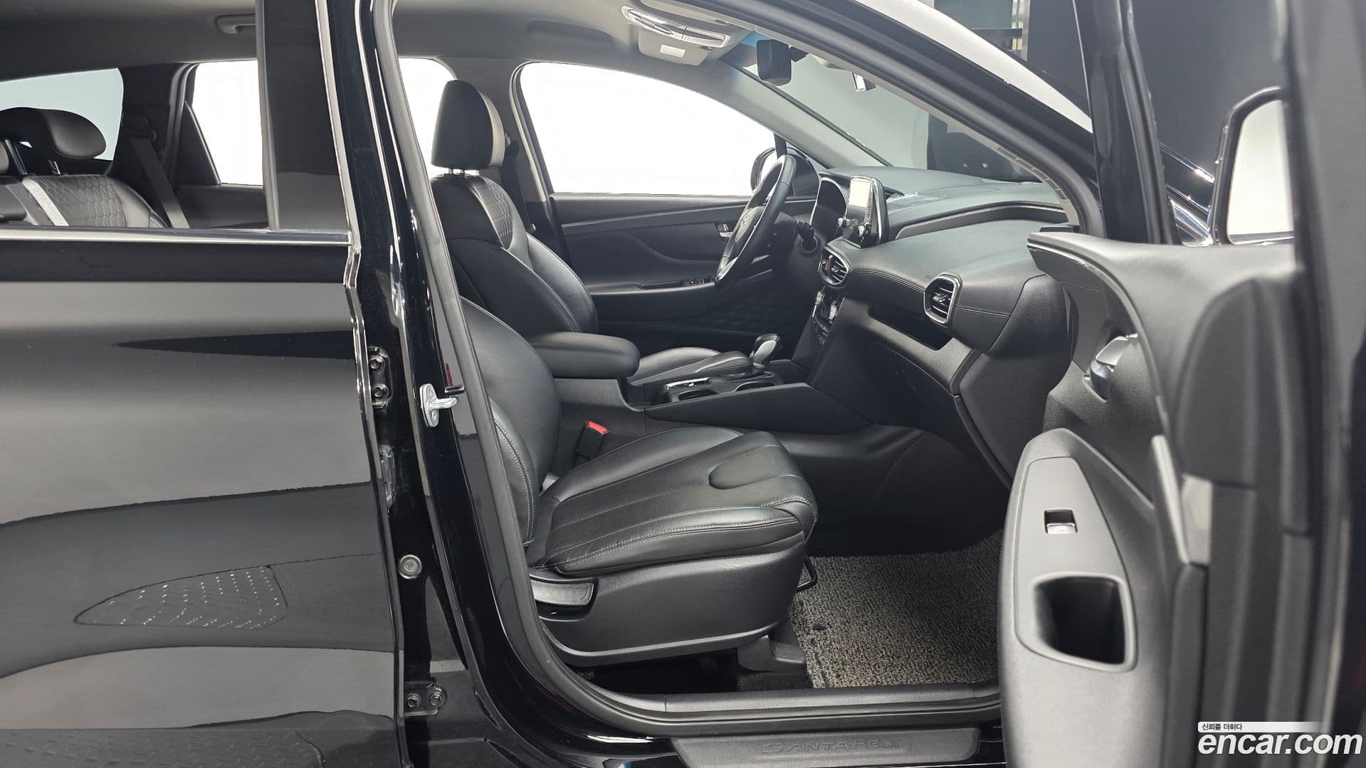 Main__Slider__Photo:Santafe Hyundai 2018.10-9