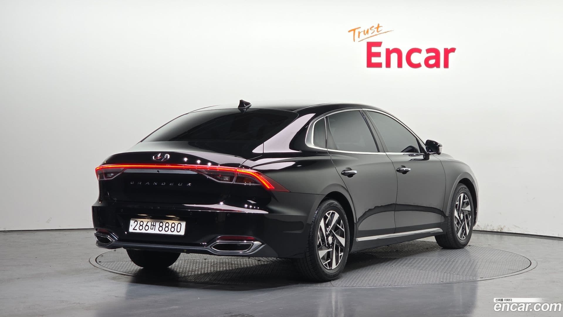 Main__Slider__Photo:Grandeur Hyundai 2022.1-1