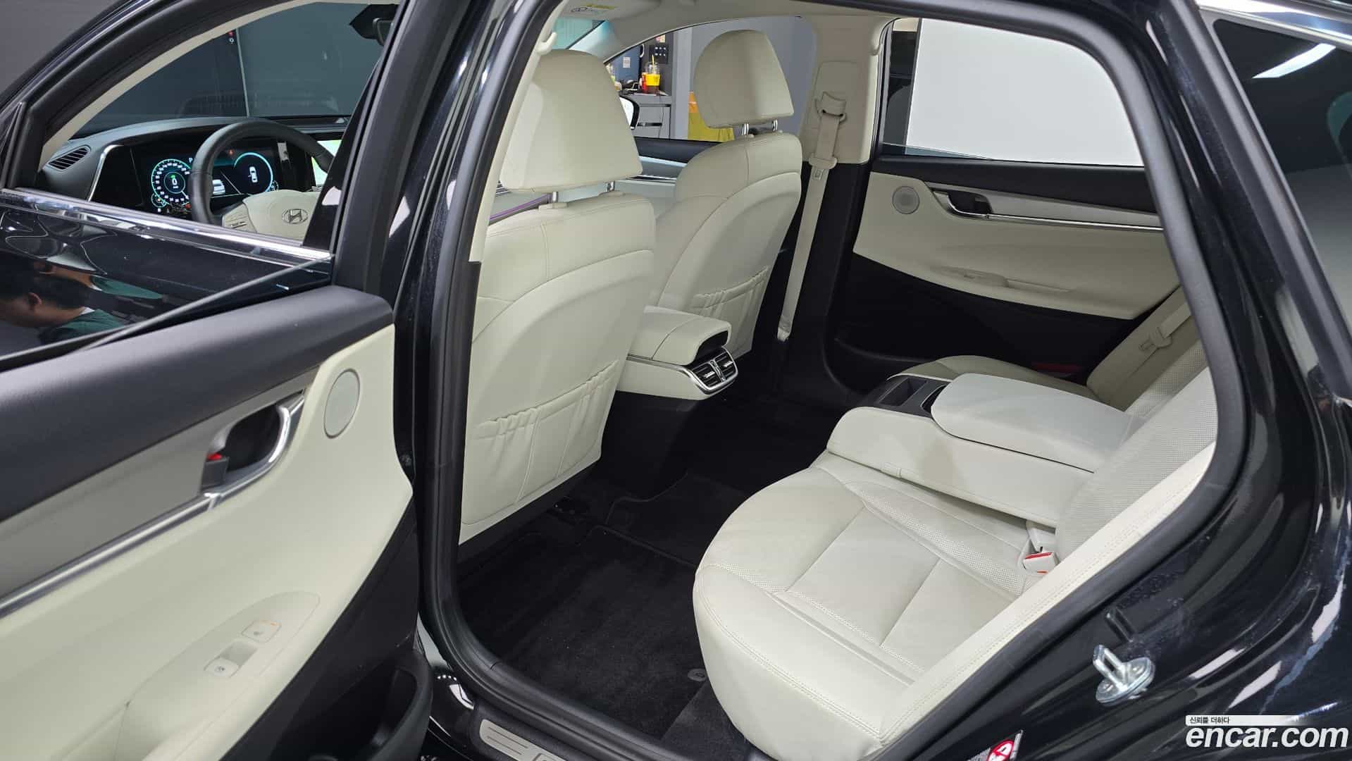 Grandeur Hyundai 2022.1-OPTION-015