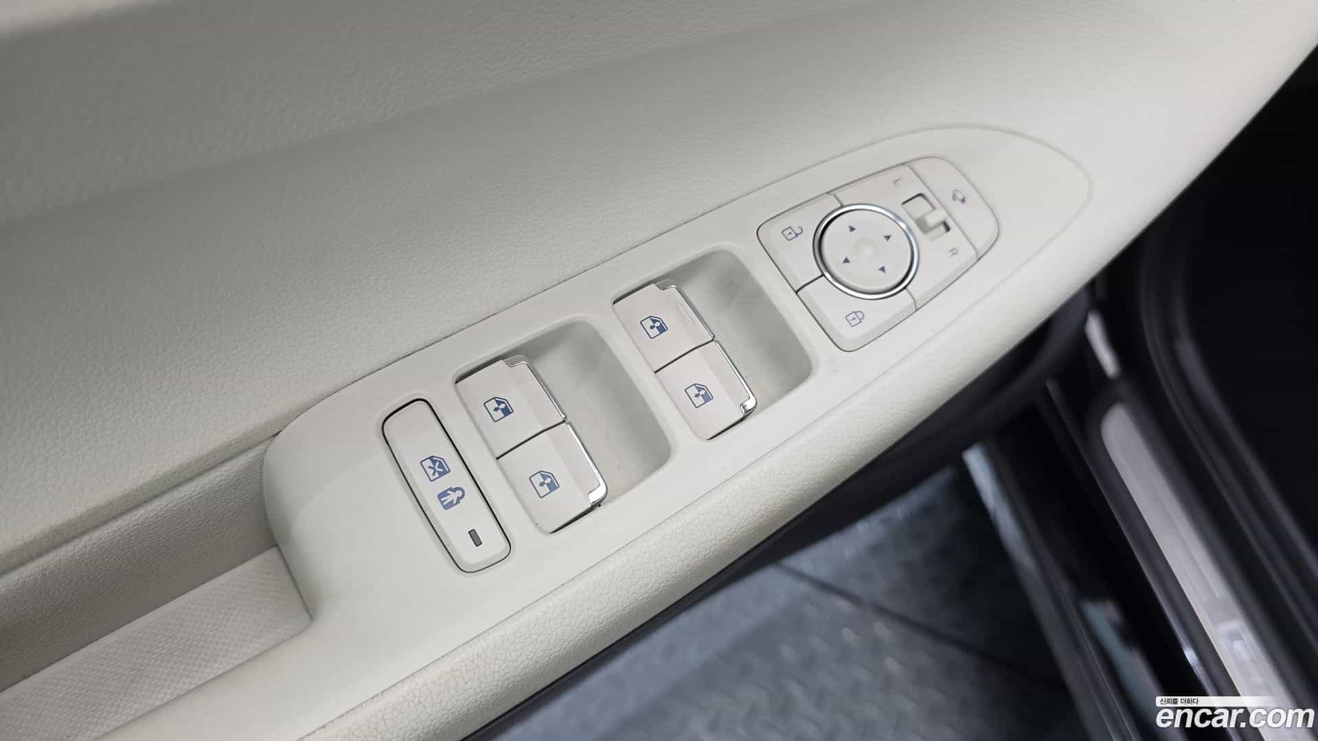 Grandeur Hyundai 2022.1-OPTION-018