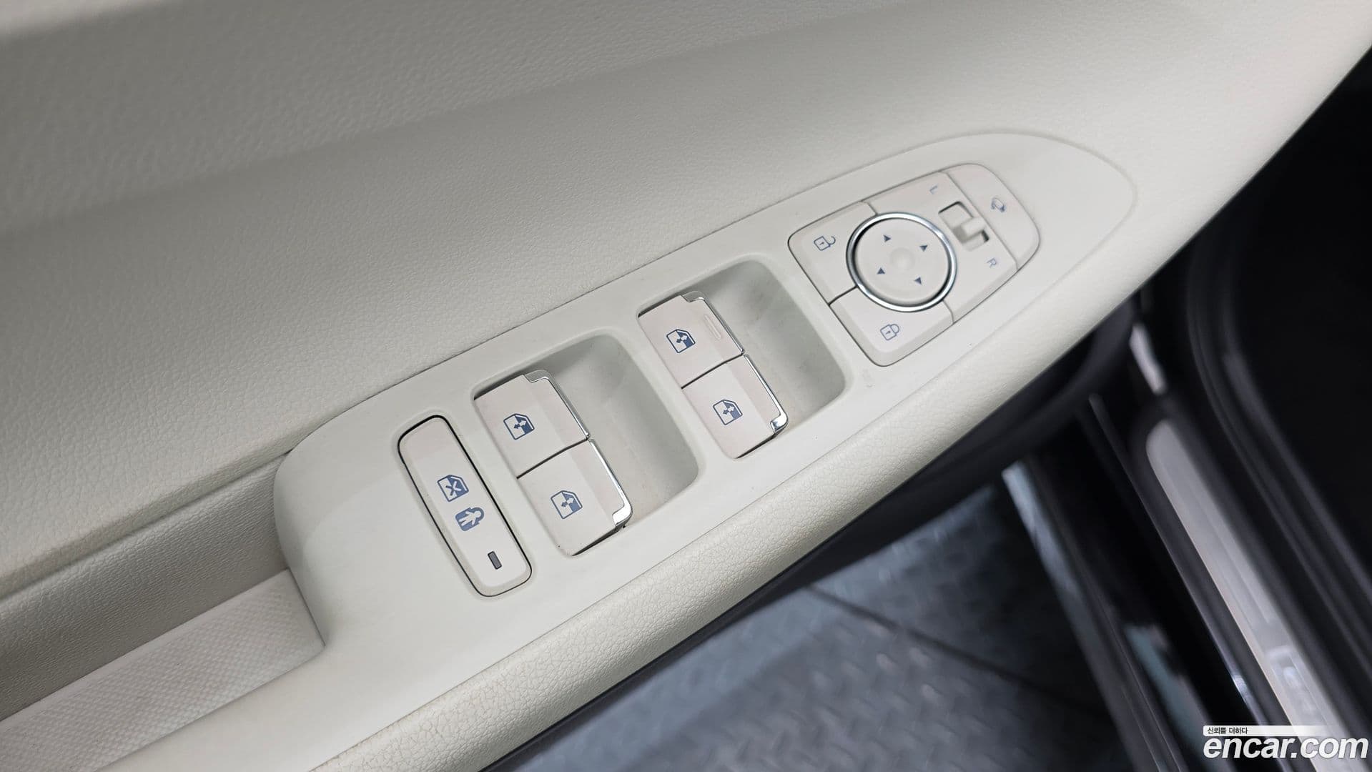 Main__Slider__Photo:Grandeur Hyundai 2022.1-13