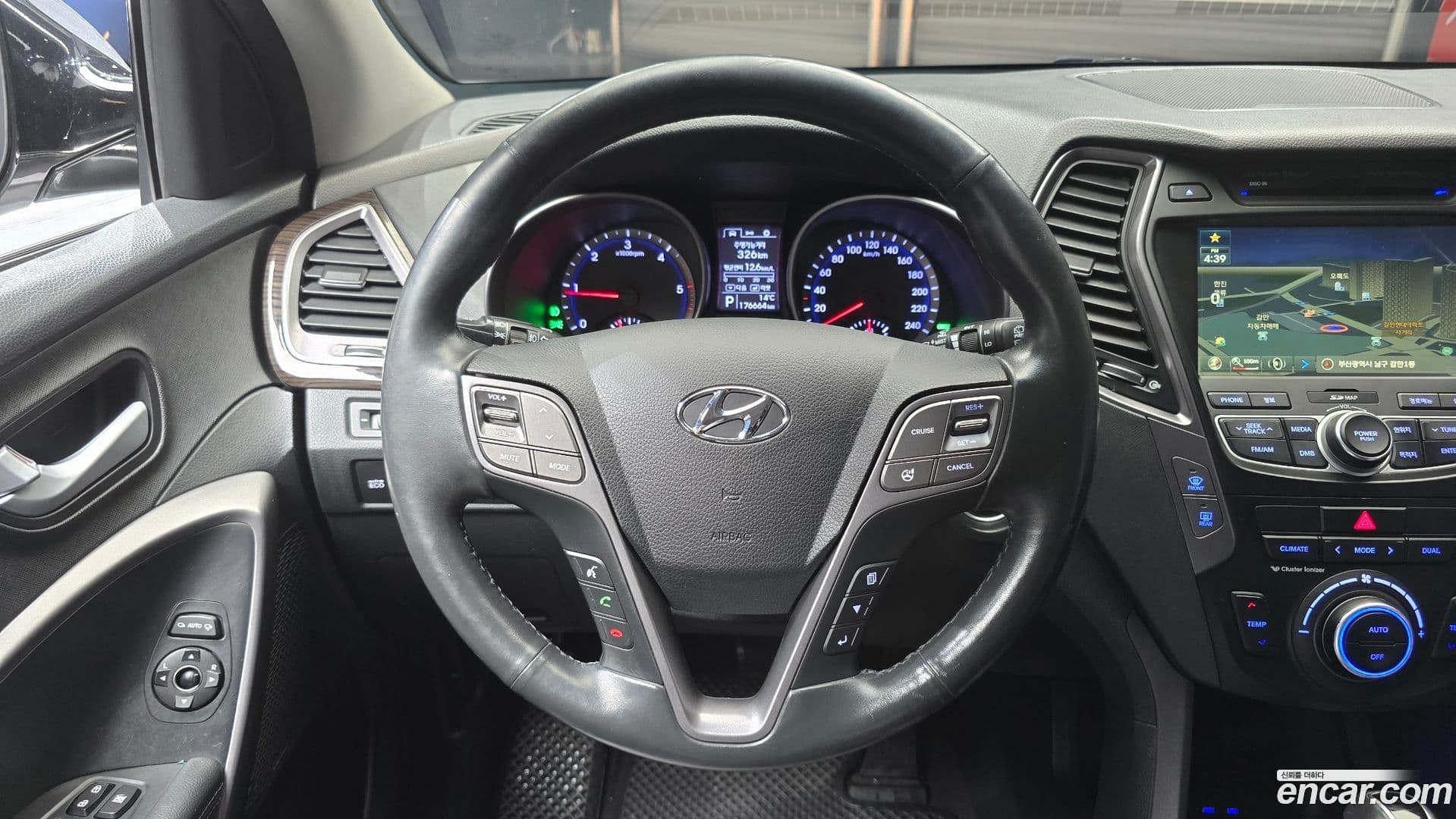 Main__Slider__Photo:Santafe Hyundai 2013.10-13