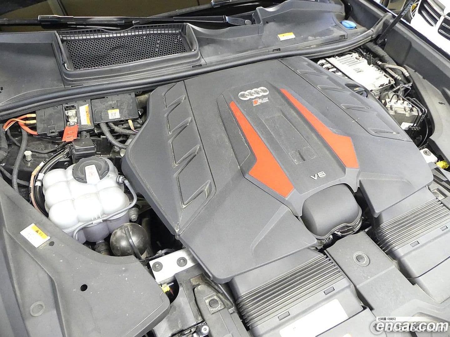 Main__Slider__Photo:RSQ8 Audi 2021.7-5