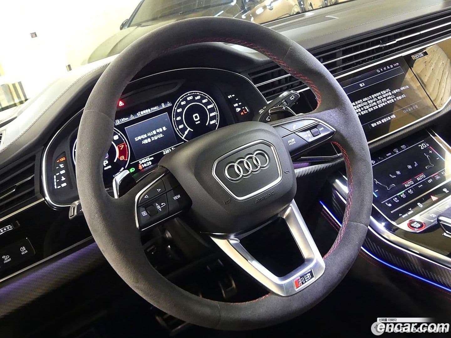 Main__Slider__Photo:RSQ8 Audi 2021.7-13