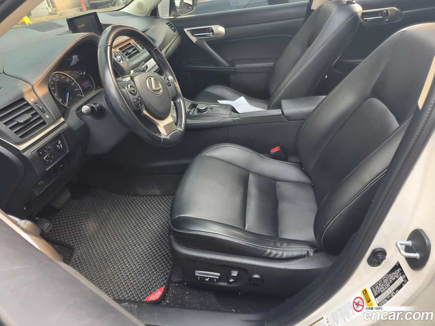 CT200h Lexus 2017.0-INNER-010