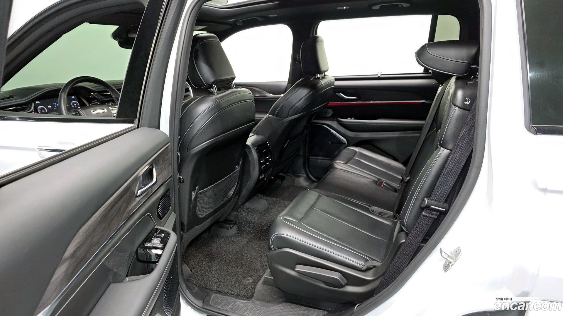 Main__Slider__Photo:Cherokee Jeep 2022.11-11