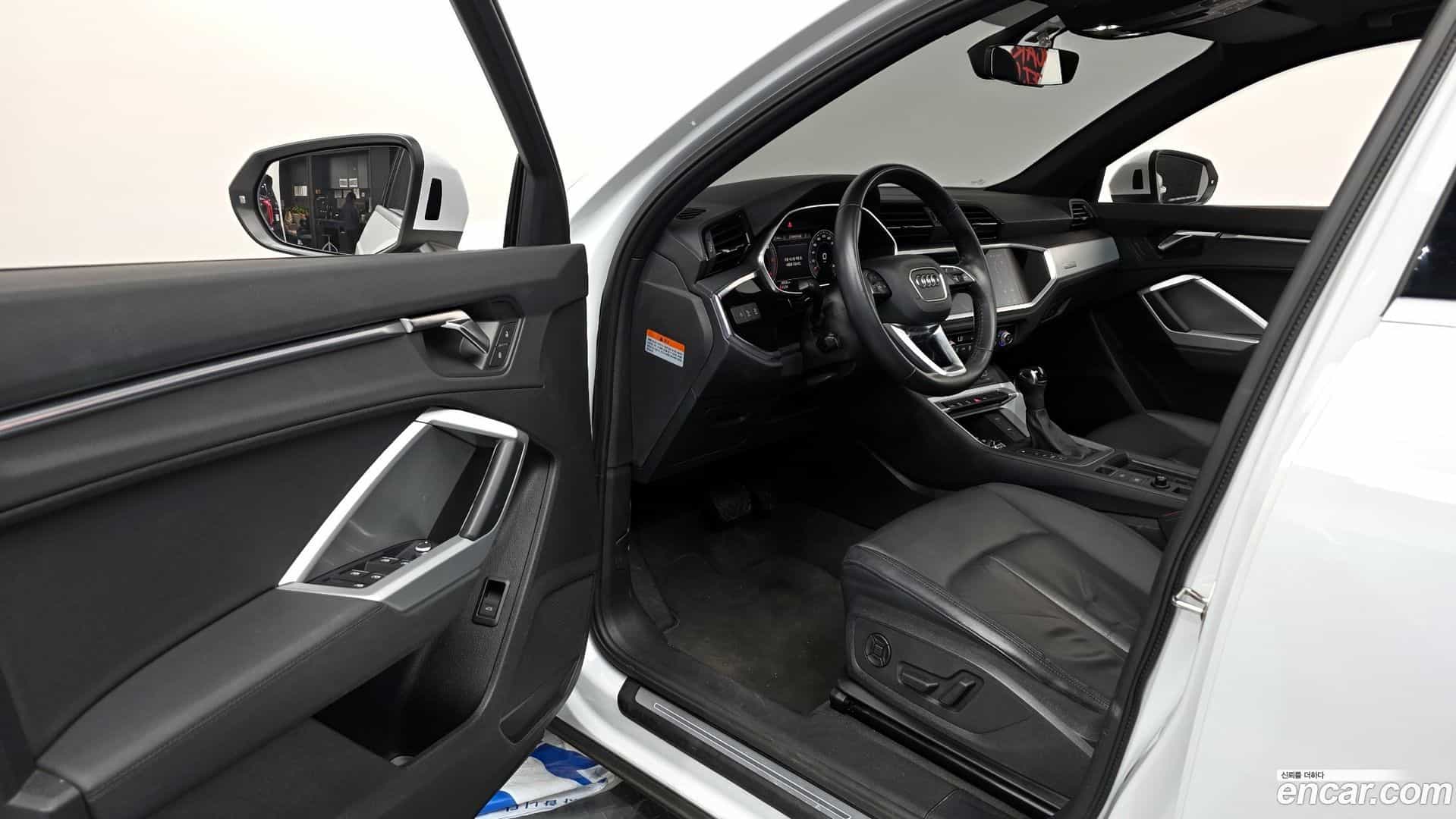 Q3 Audi 2020.5-INNER-010