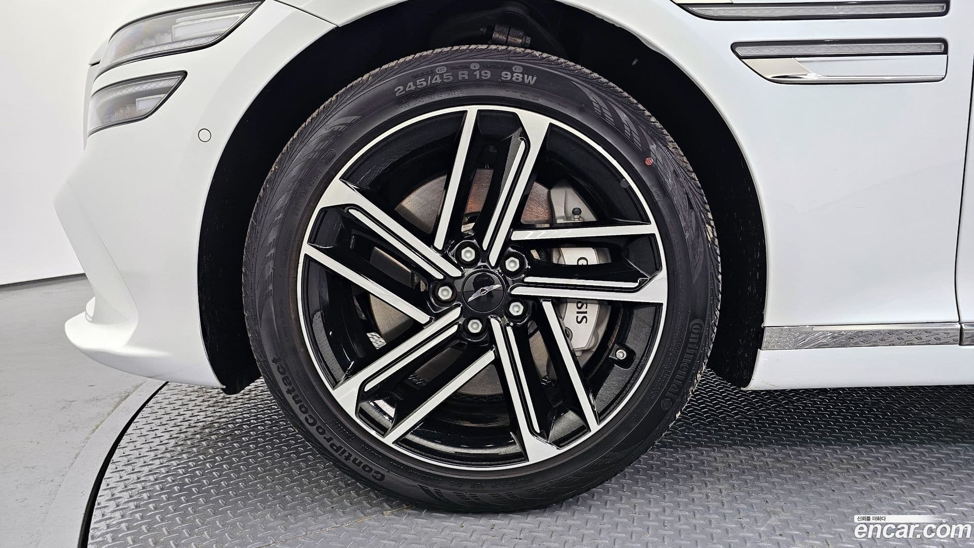 Main__Slider__Photo:G80 Genesis 2024.3-4