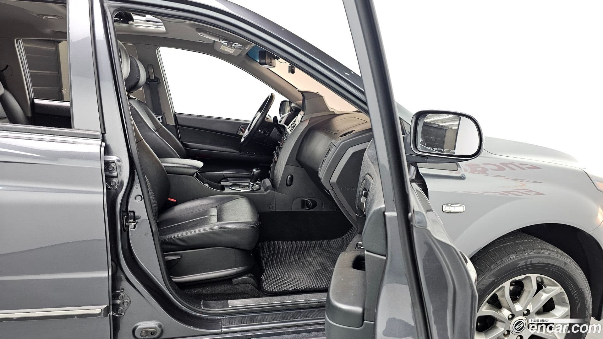 Main__Slider__Photo:KORANDO KG_Mobility_Ssangyong 2014.8-10