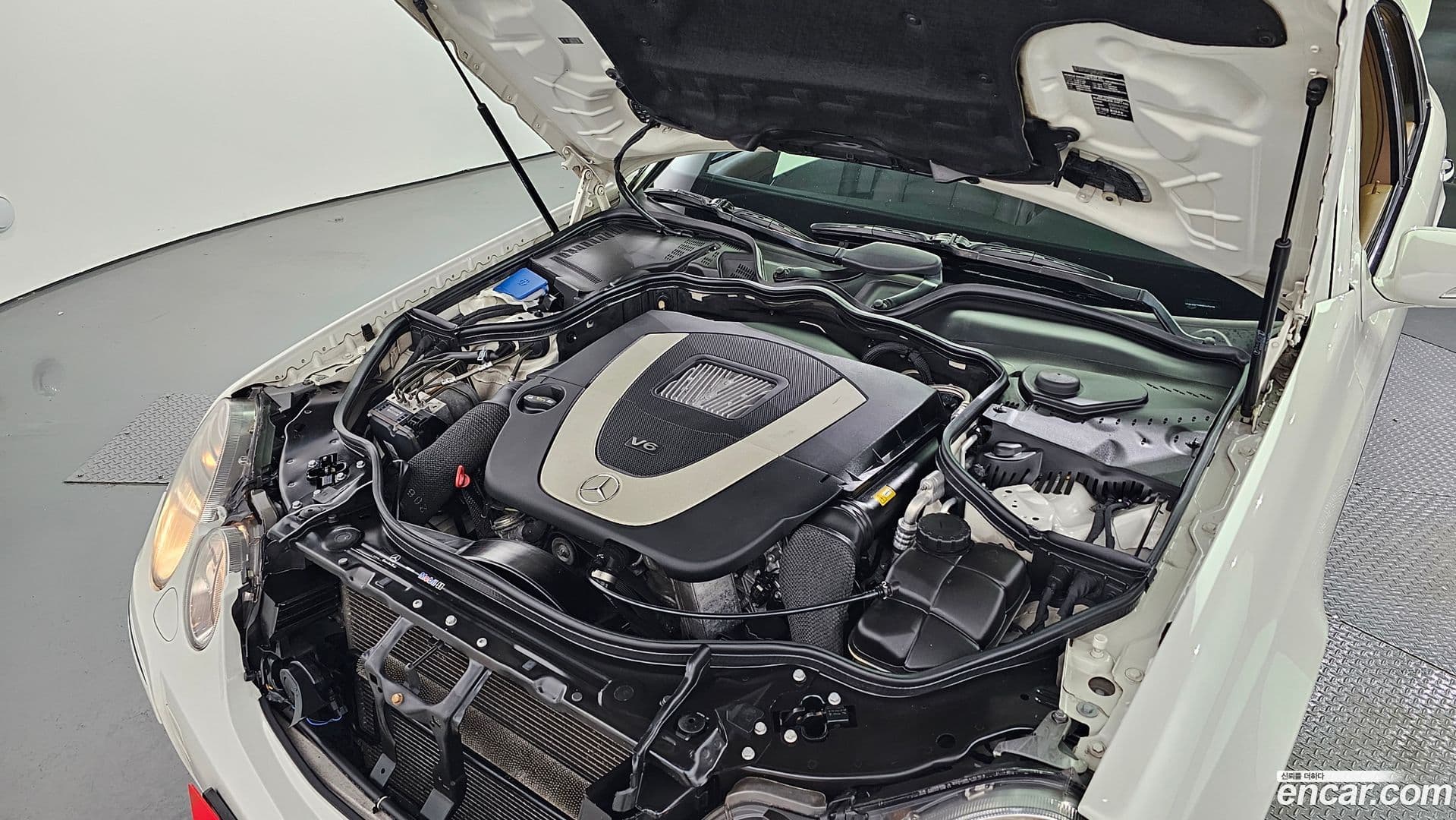 Main__Slider__Photo:E-Class Mercedes-Benz 2008.11-5