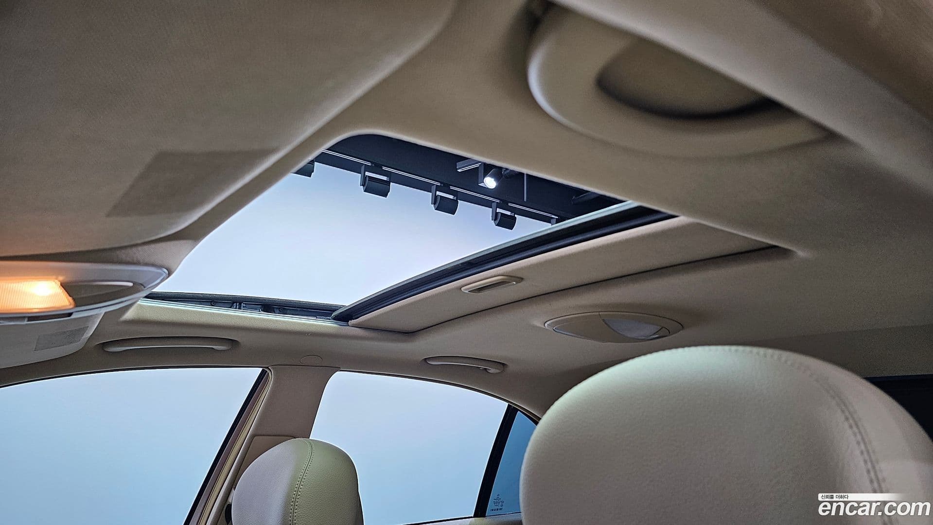 Main__Slider__Photo:E-Class Mercedes-Benz 2008.11-9