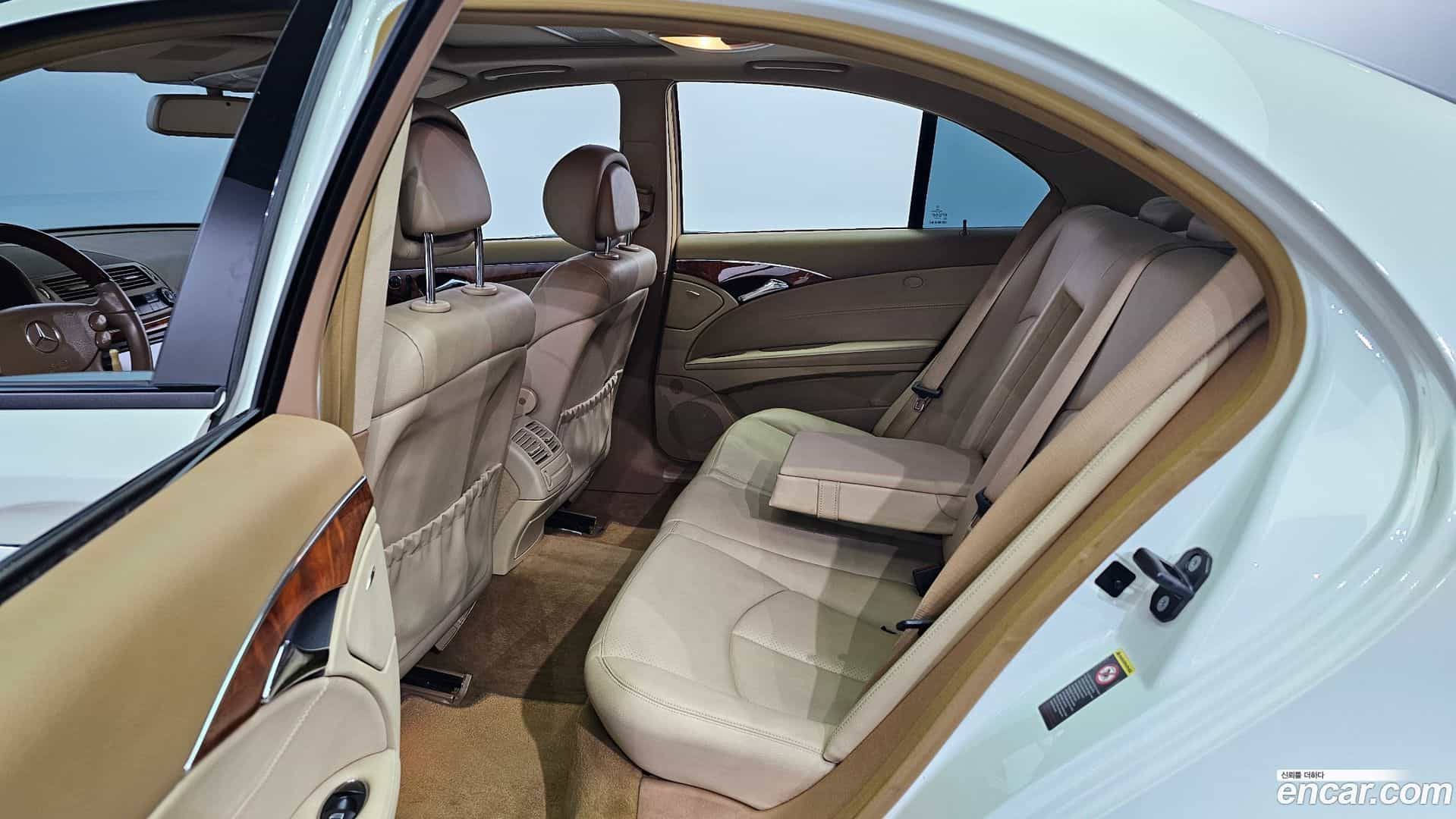 E-Class Mercedes-Benz 2008.11-OPTION-016