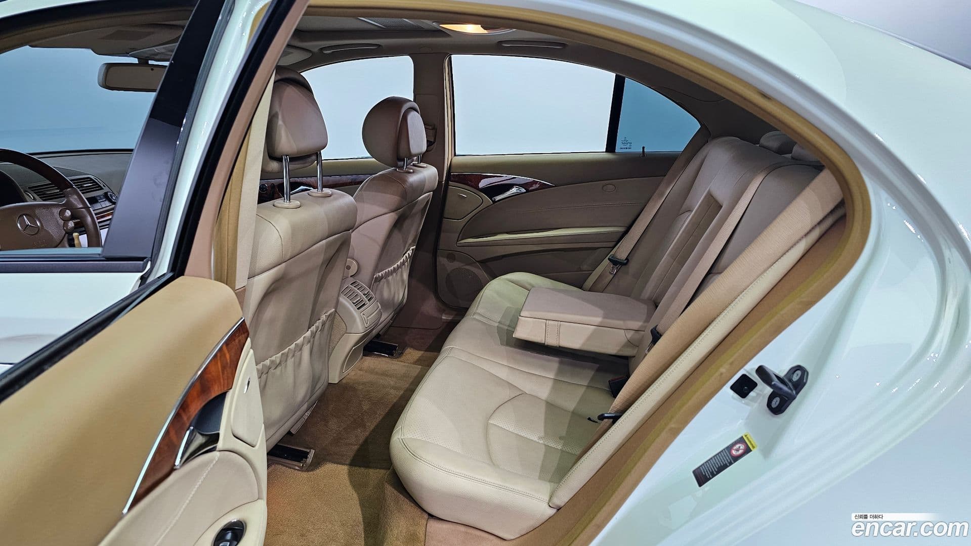 Main__Slider__Photo:E-Class Mercedes-Benz 2008.11-11