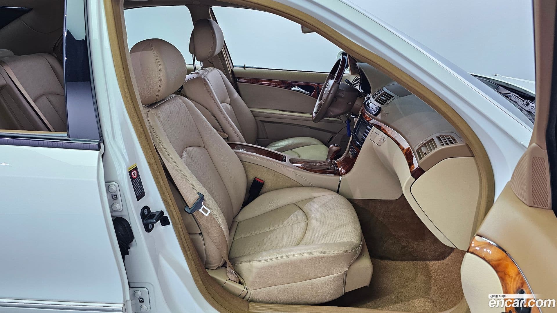 Main__Slider__Photo:E-Class Mercedes-Benz 2008.11-12