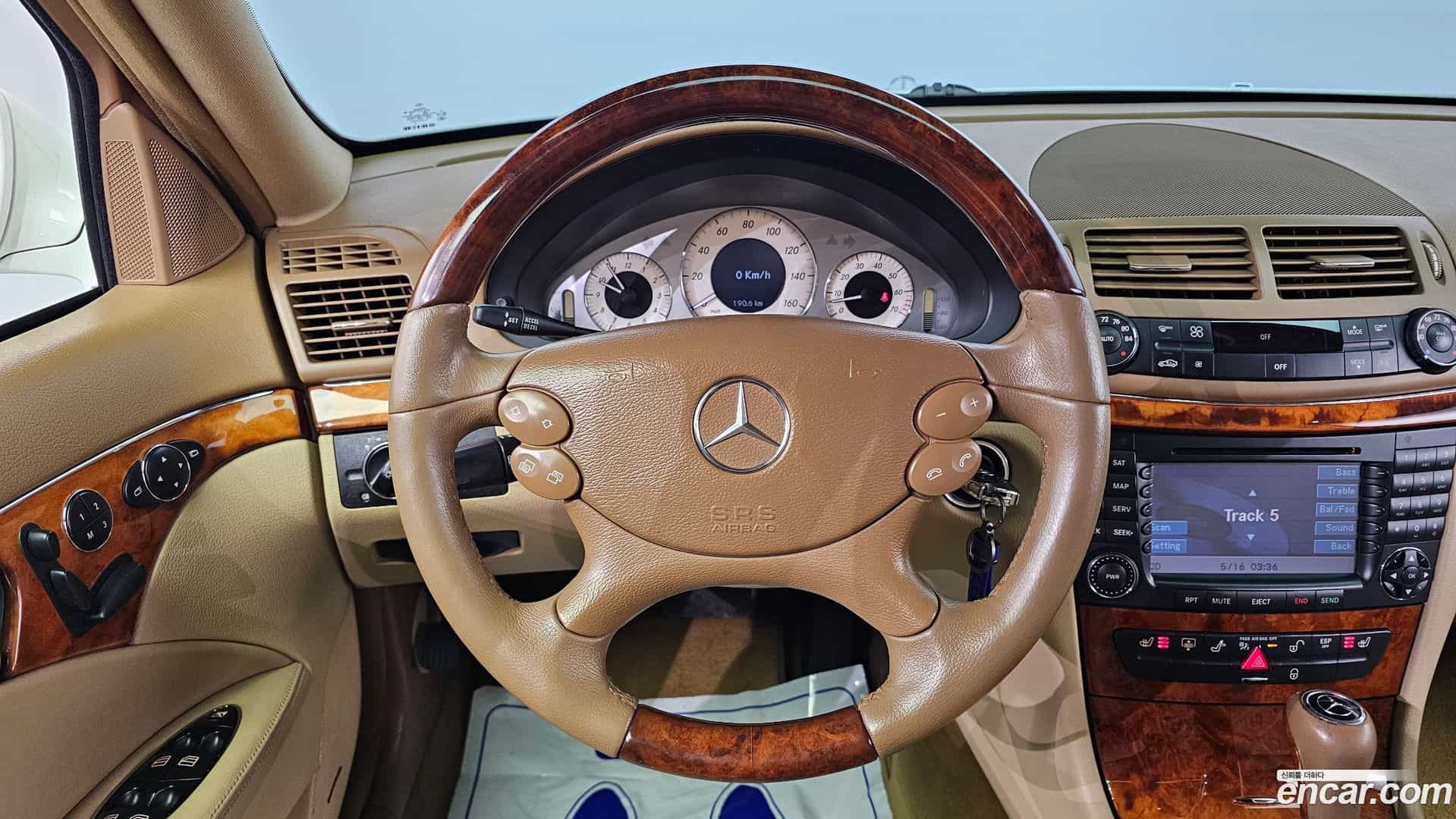 E-Class Mercedes-Benz 2008.11-OPTION-020