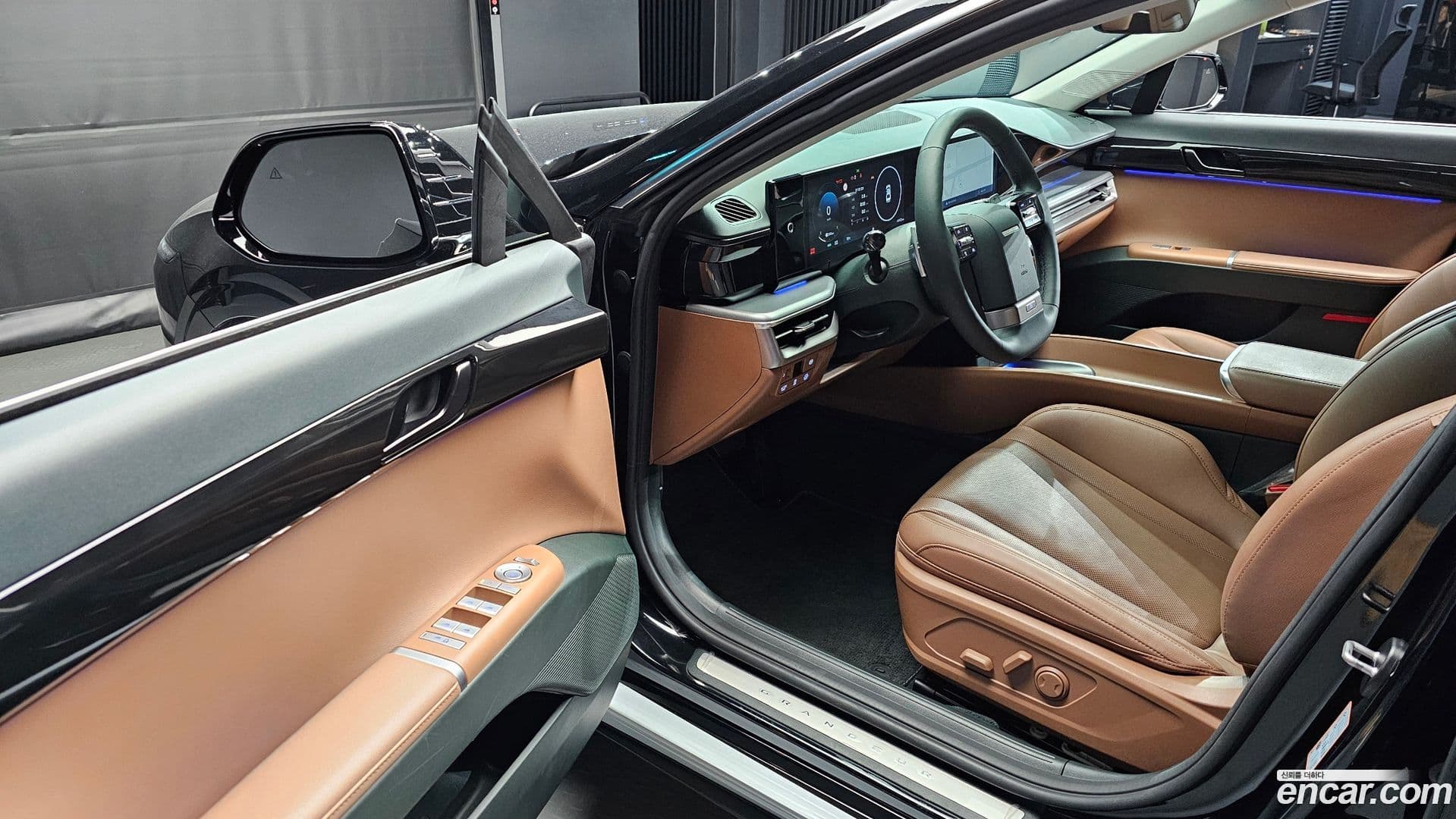 Main__Slider__Photo:Grandeur Hyundai 2023.4-10