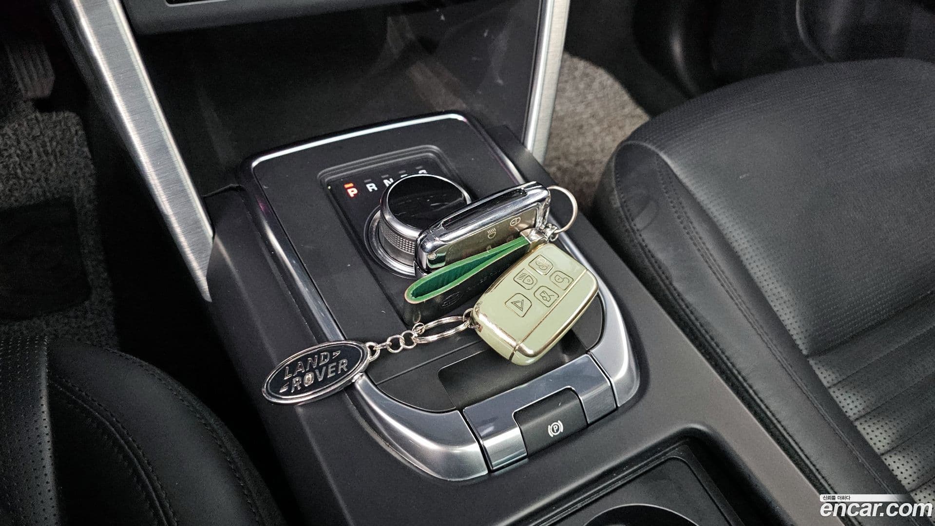 Main__Slider__Photo:Discovery Sport Land Rover 2018.7-8