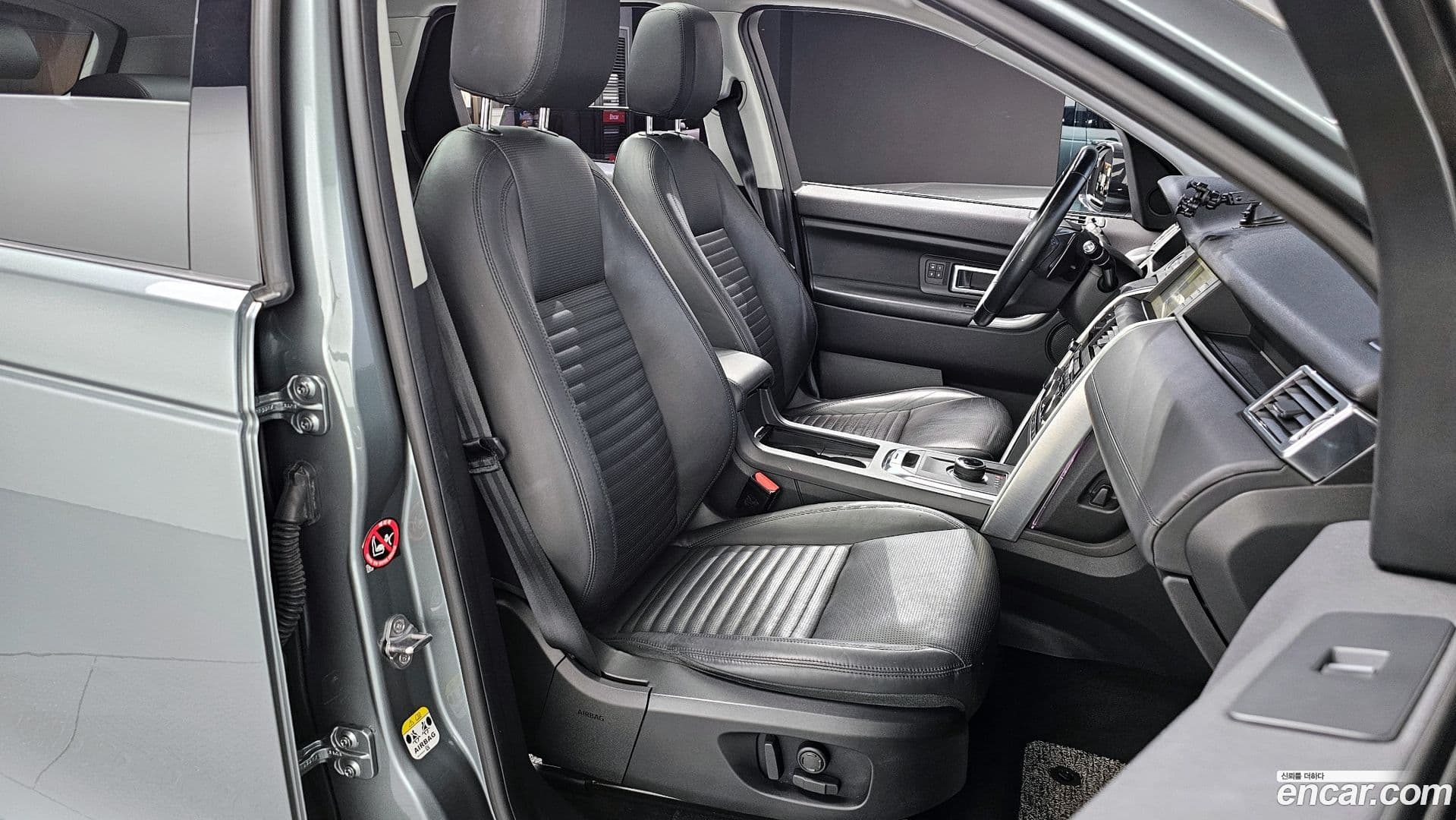 Main__Slider__Photo:Discovery Sport Land Rover 2018.7-9