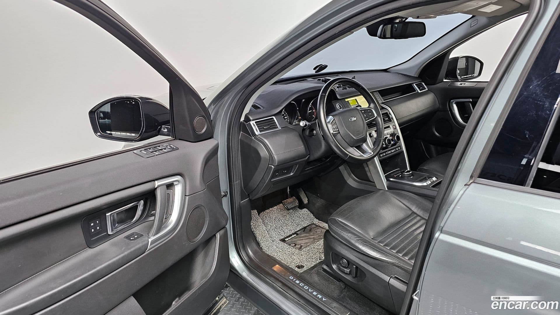 Main__Slider__Photo:Discovery Sport Land Rover 2018.7-10