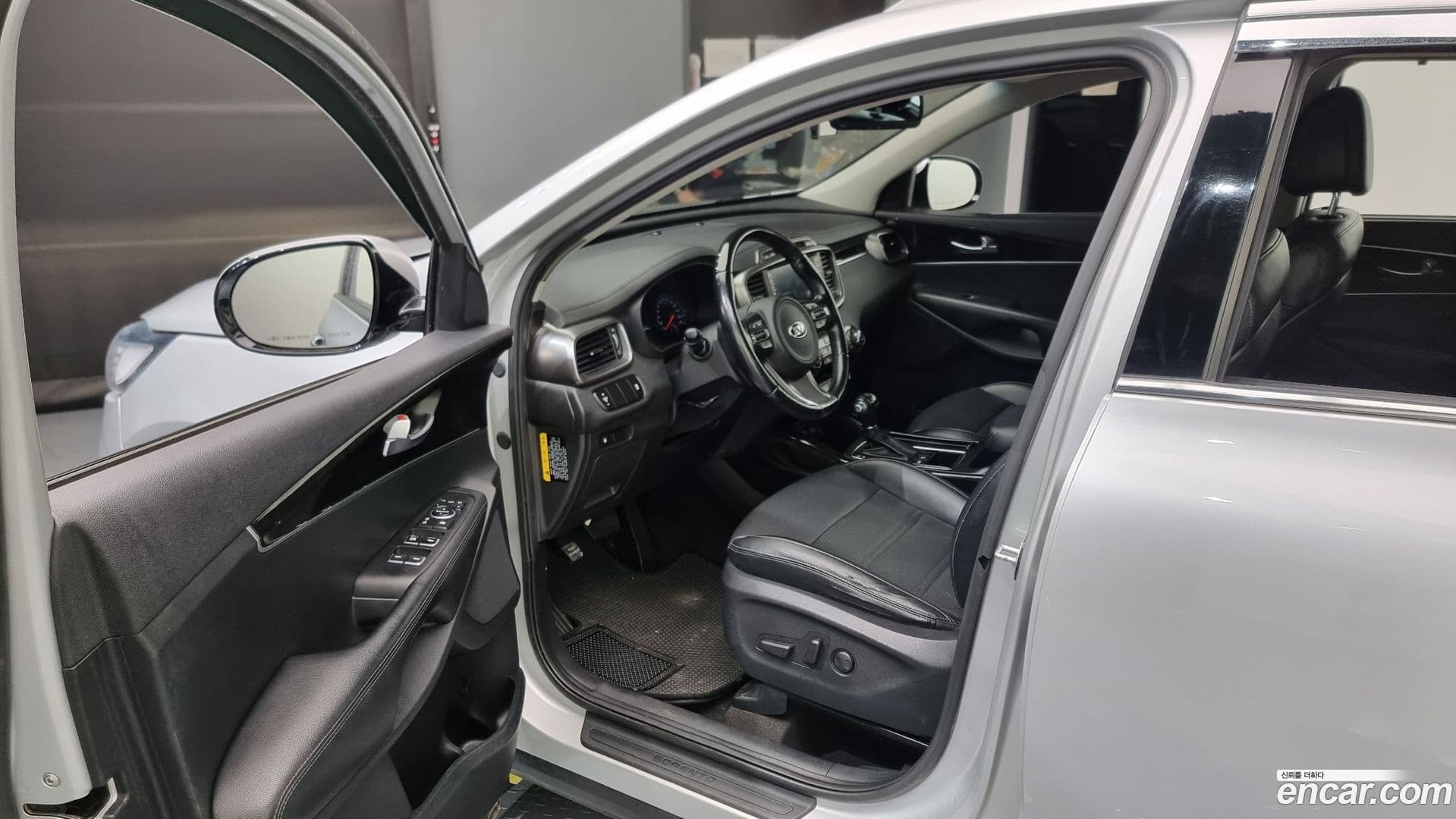 Main__Slider__Photo:Sorento Kia 2014.8-9