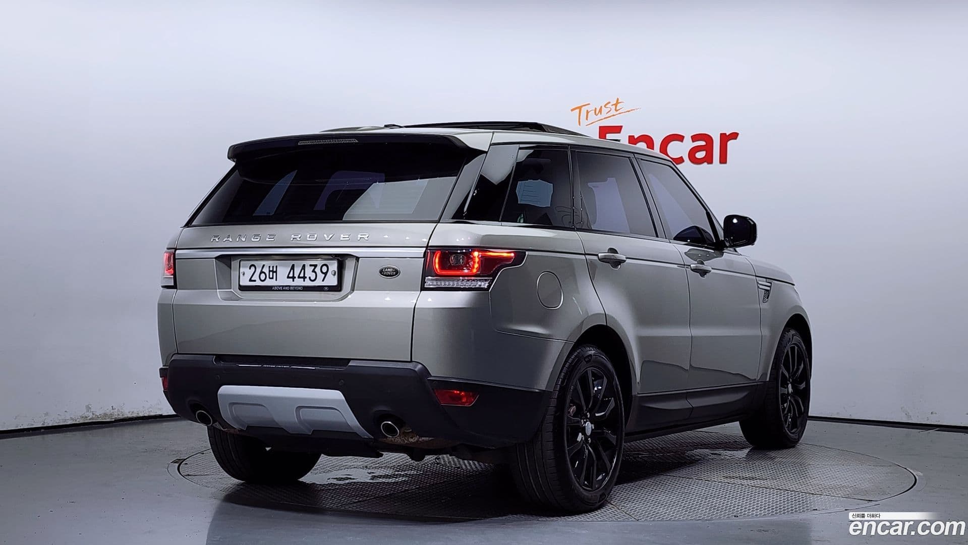 Main__Slider__Photo:Range Rover Sport Land Rover 2014.6-1