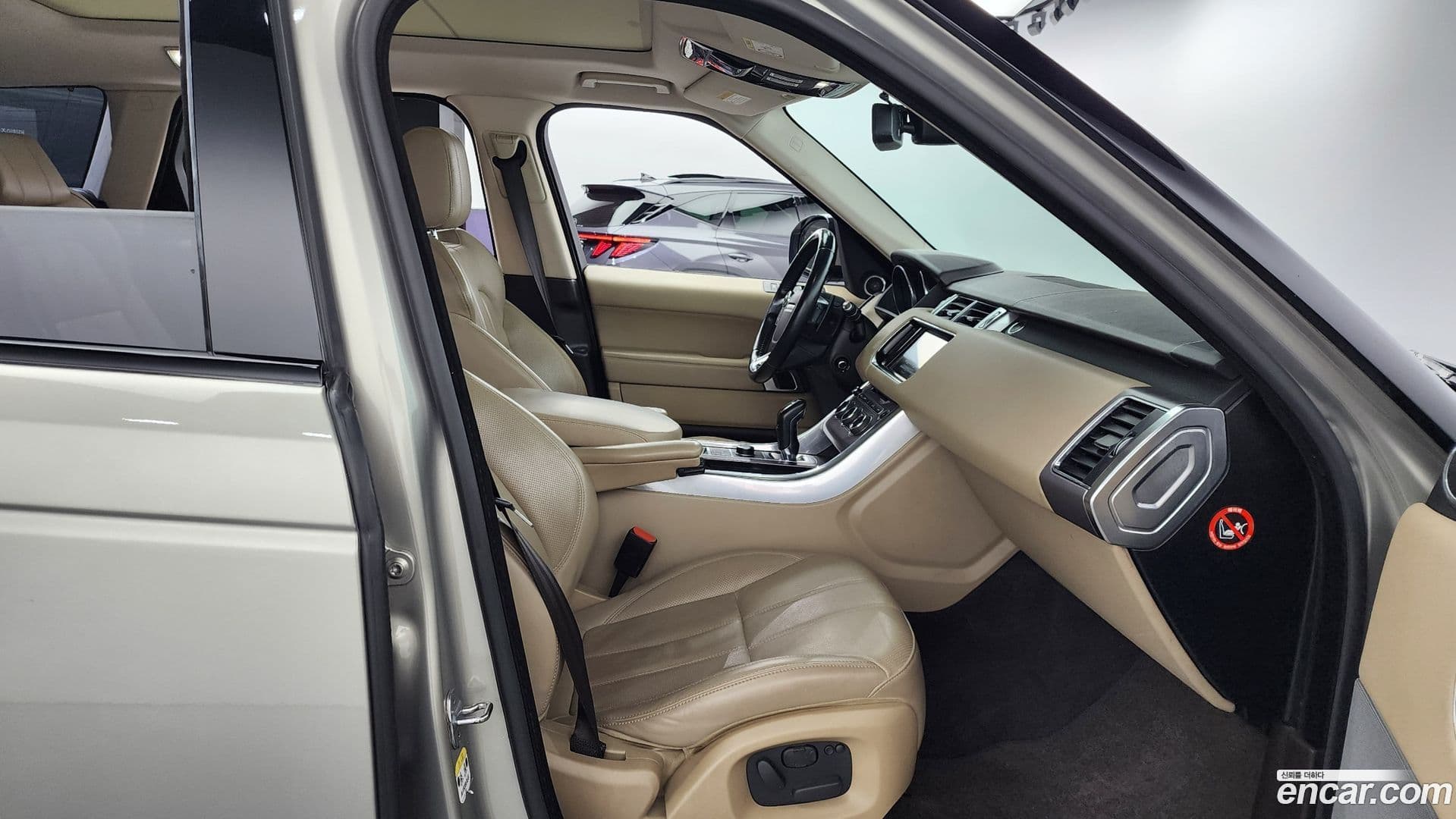 Main__Slider__Photo:Range Rover Sport Land Rover 2014.6-10