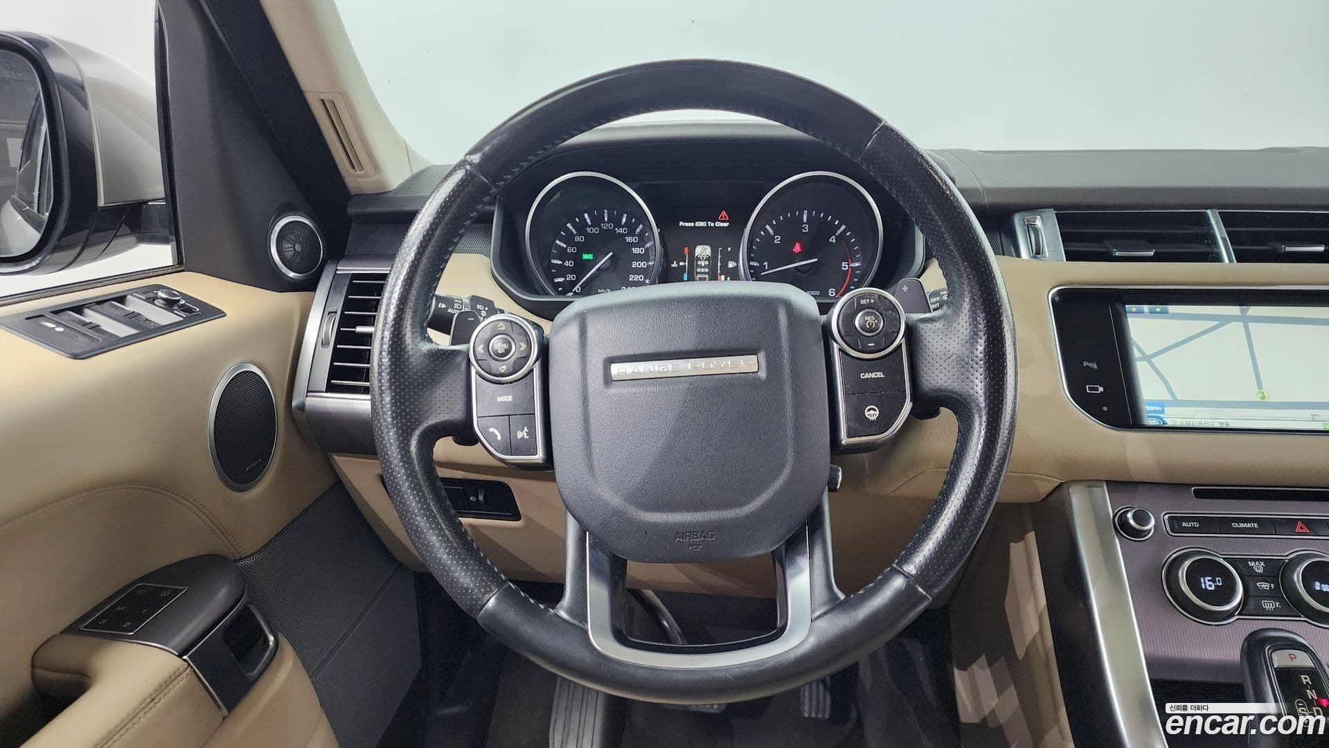 Main__Slider__Photo:Range Rover Sport Land Rover 2014.6-12