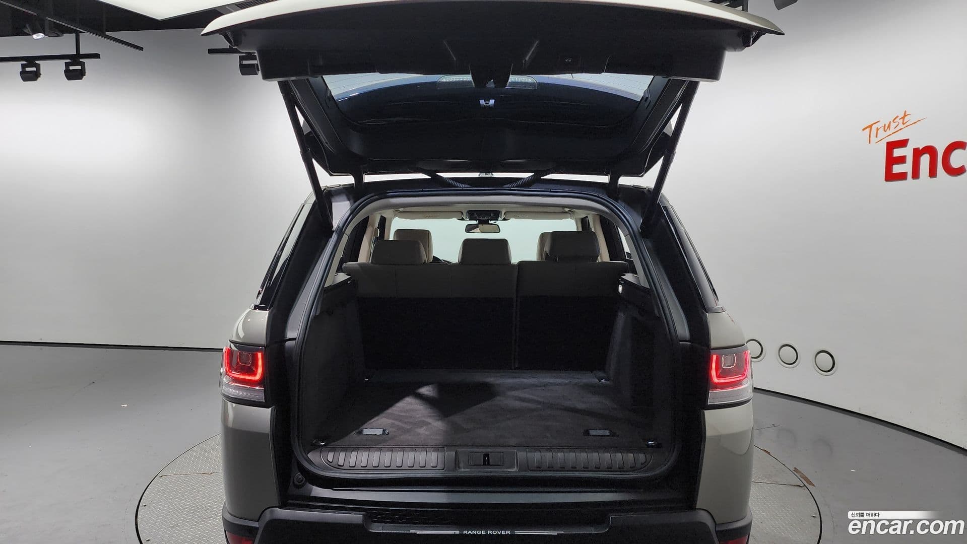 Main__Slider__Photo:Range Rover Sport Land Rover 2014.6-19