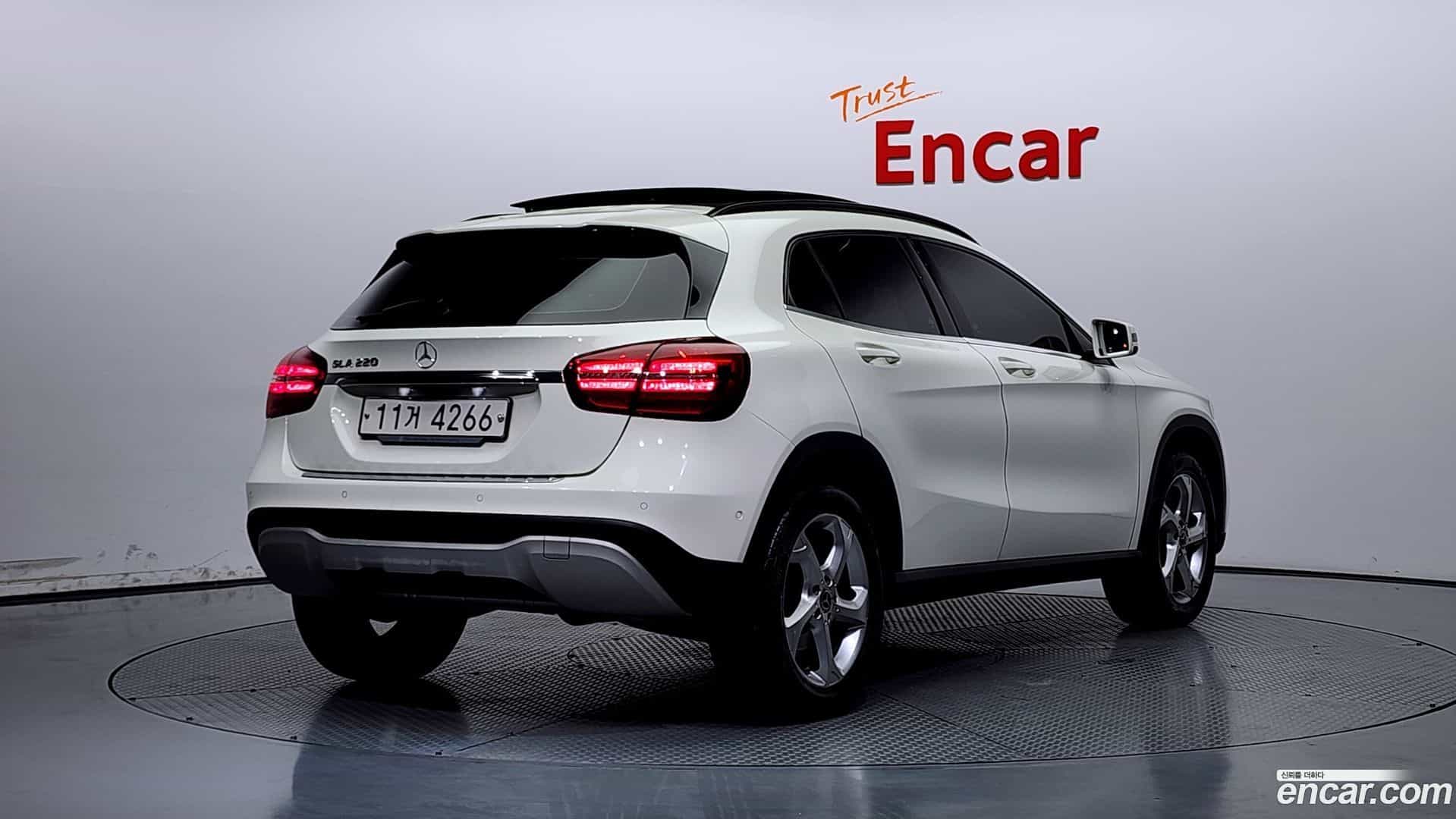 GLA-Class Mercedes-Benz 2018.0-OUTER-002