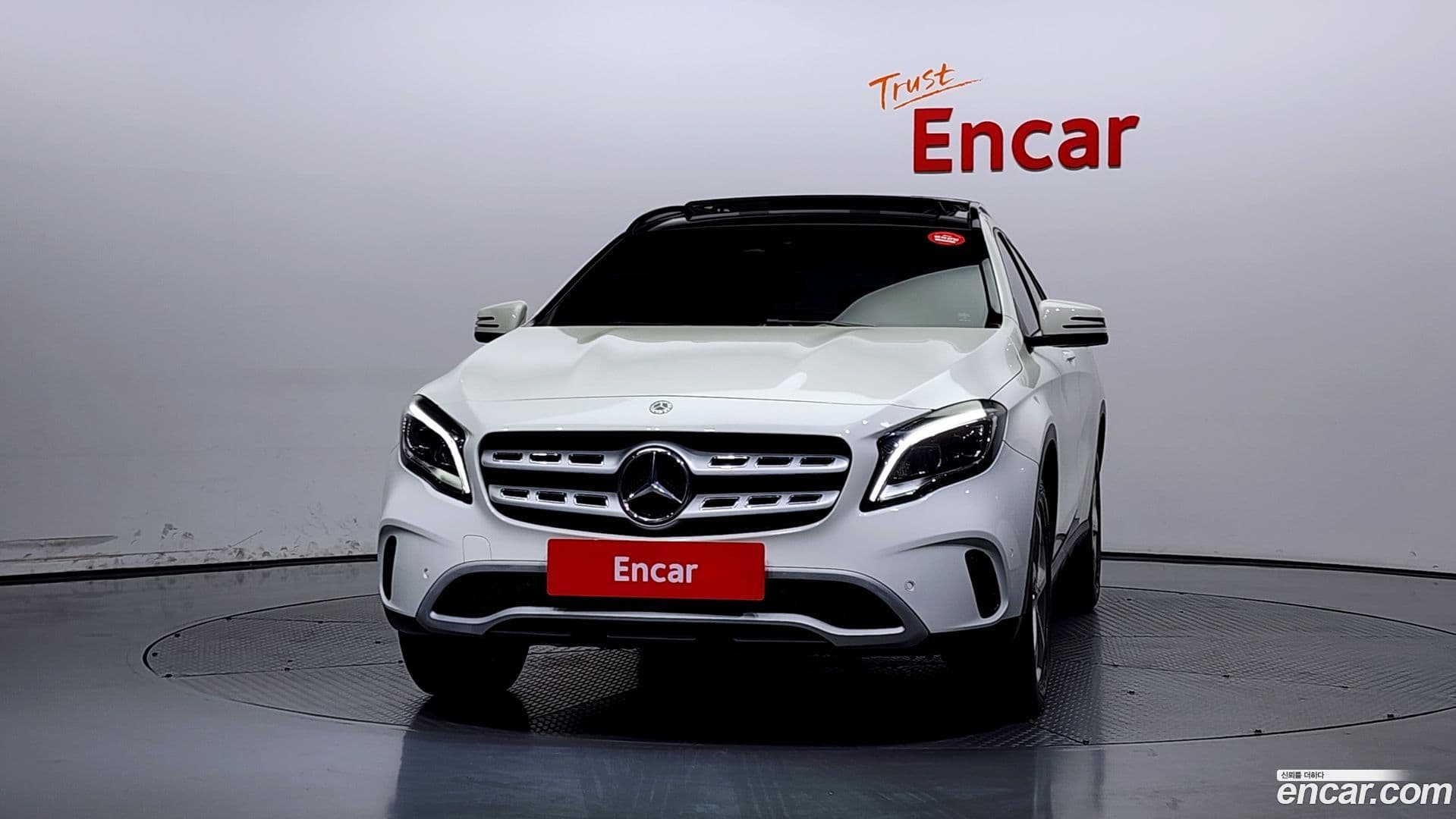 Main__Slider__Photo:GLA-Class Mercedes-Benz 2018.0-2