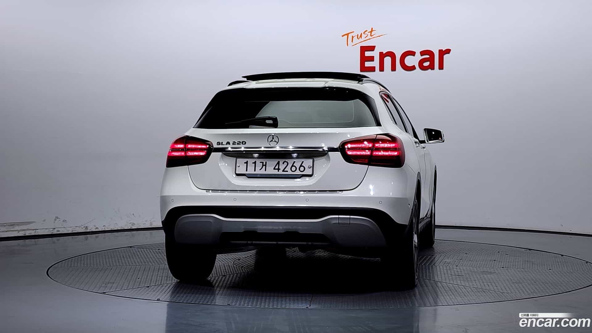 GLA-Class Mercedes-Benz 2018.0-OUTER-004