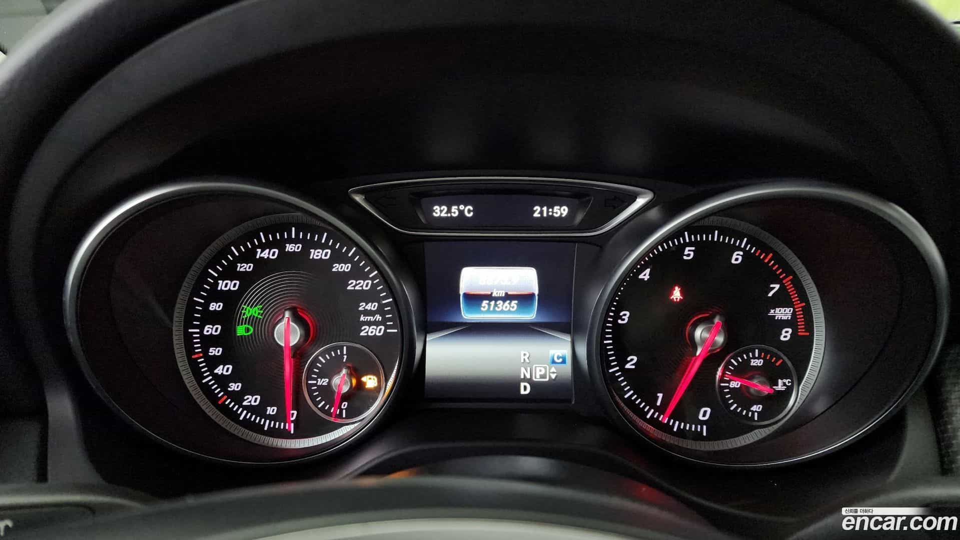 GLA-Class Mercedes-Benz 2018.0-INNER-008