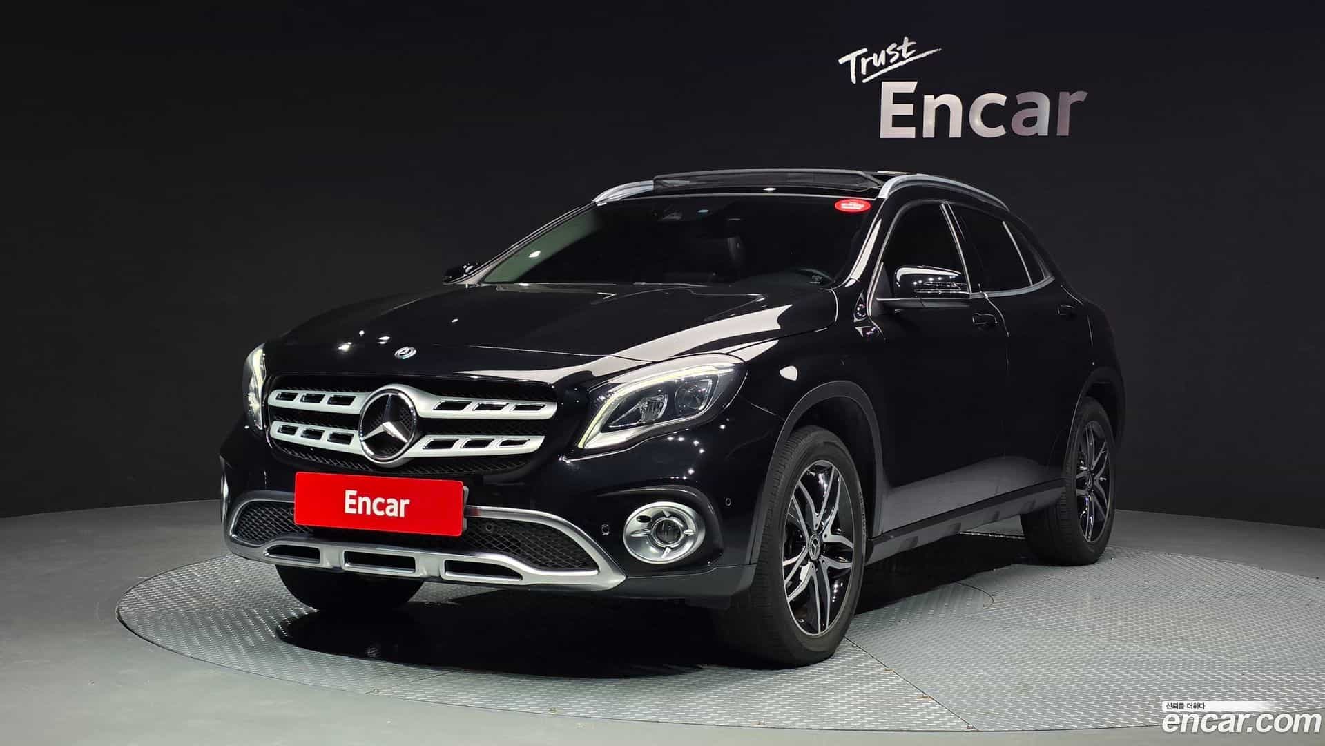 GLA-Class Mercedes-Benz 2018.10-OUTER-001