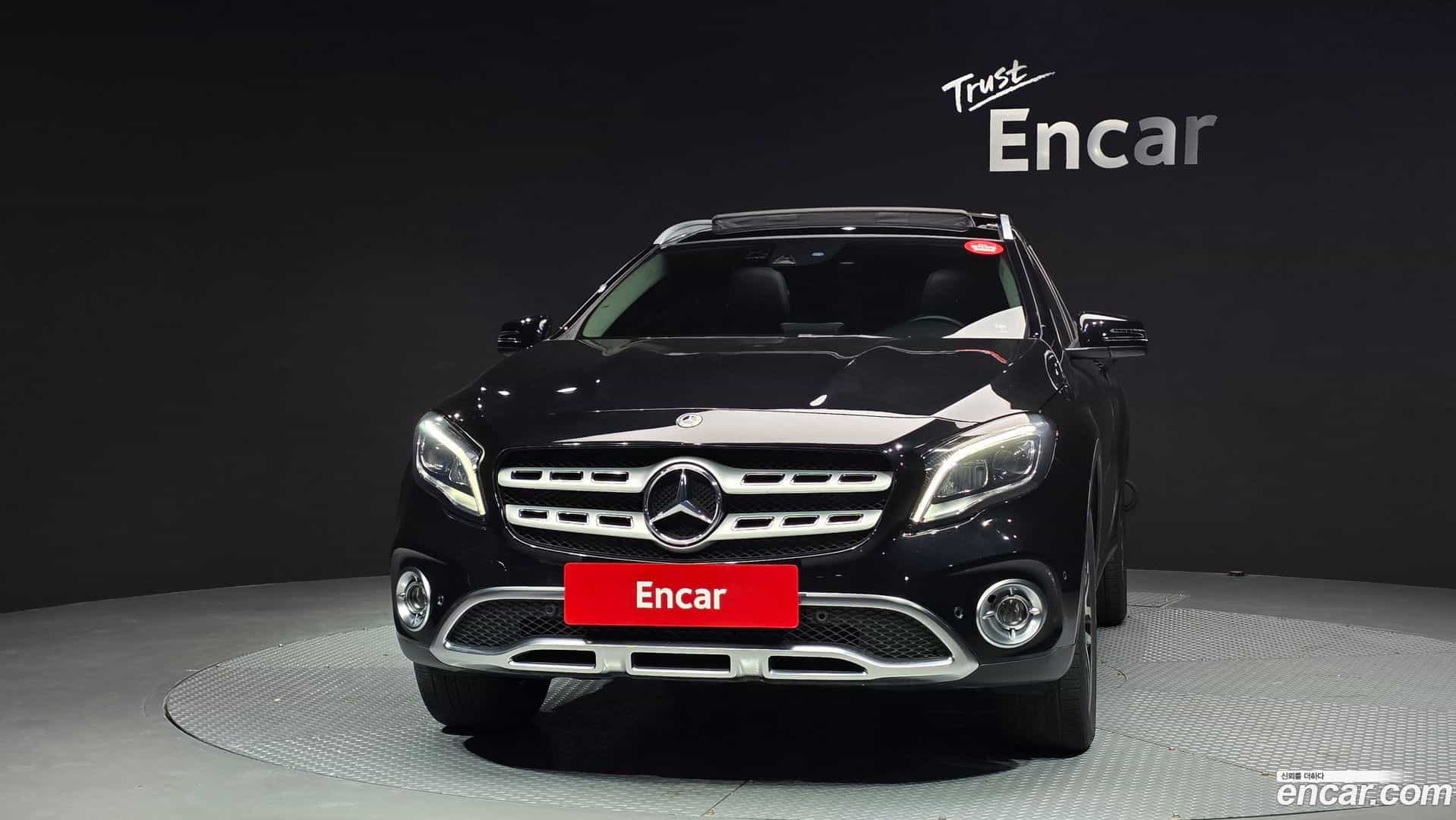 GLA-Class Mercedes-Benz 2018.10-OUTER-003