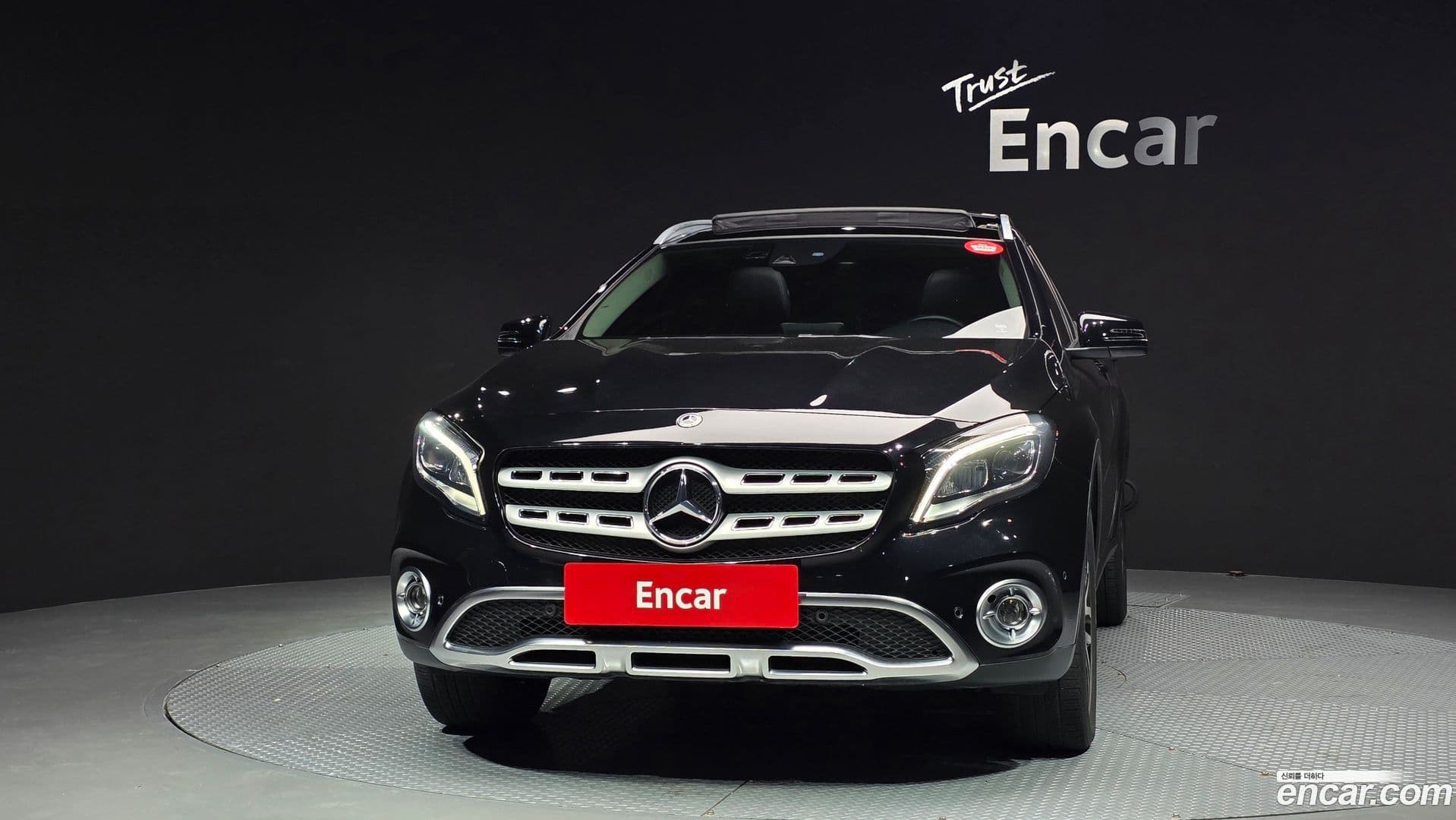 Main__Slider__Photo:GLA-Class Mercedes-Benz 2018.10-2