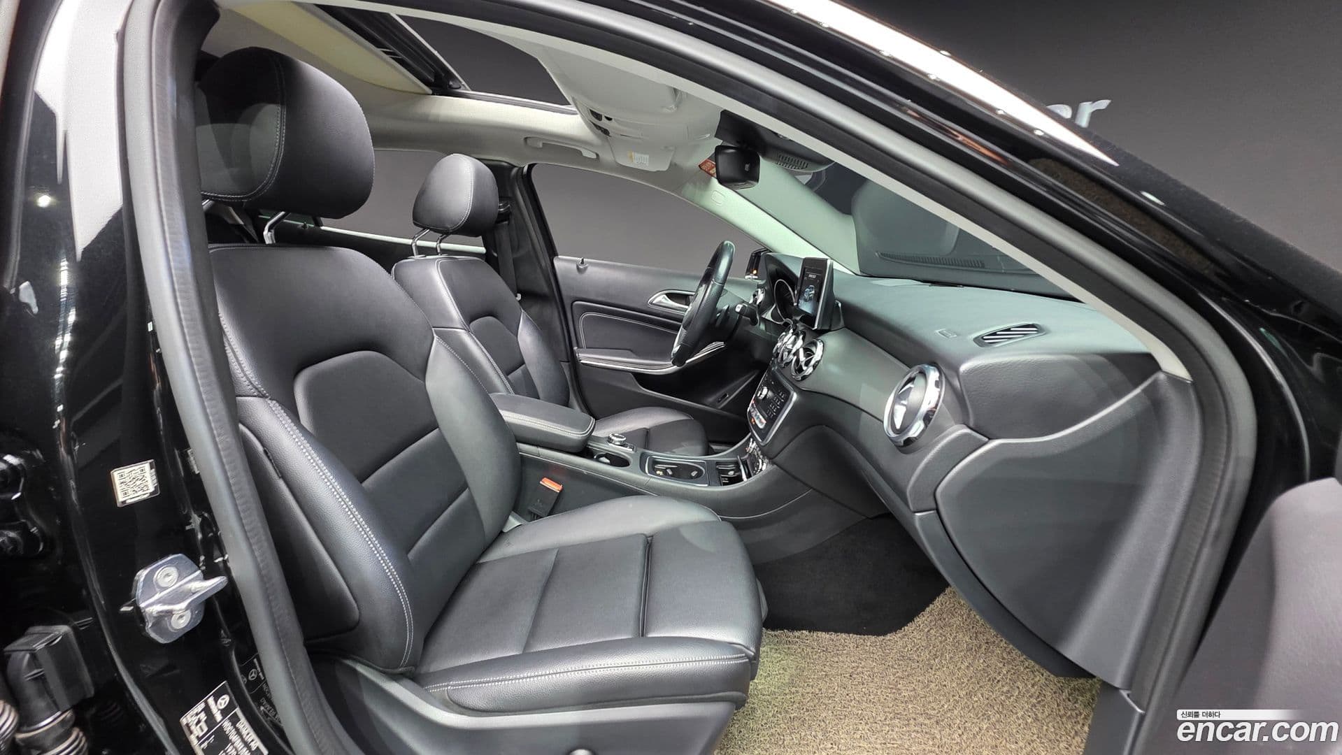 Main__Slider__Photo:GLA-Class Mercedes-Benz 2018.10-9