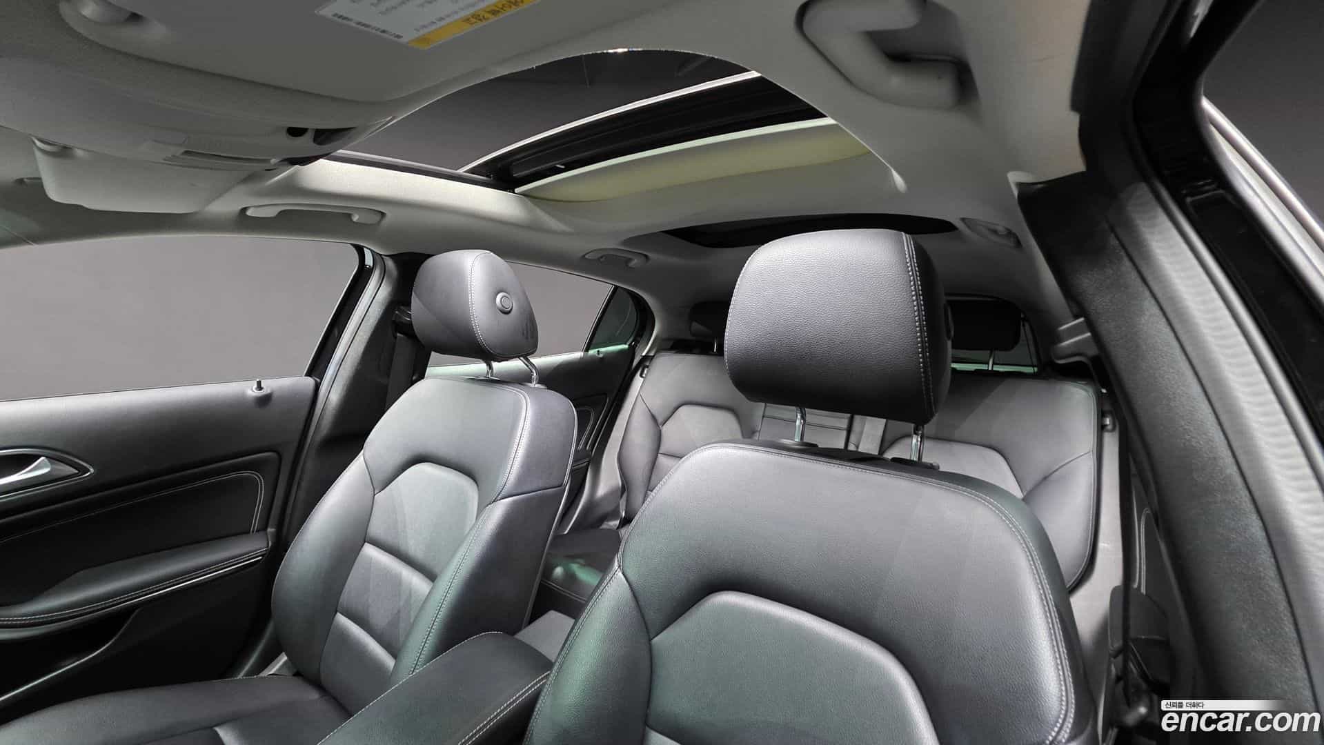 GLA-Class Mercedes-Benz 2018.10-OPTION-015