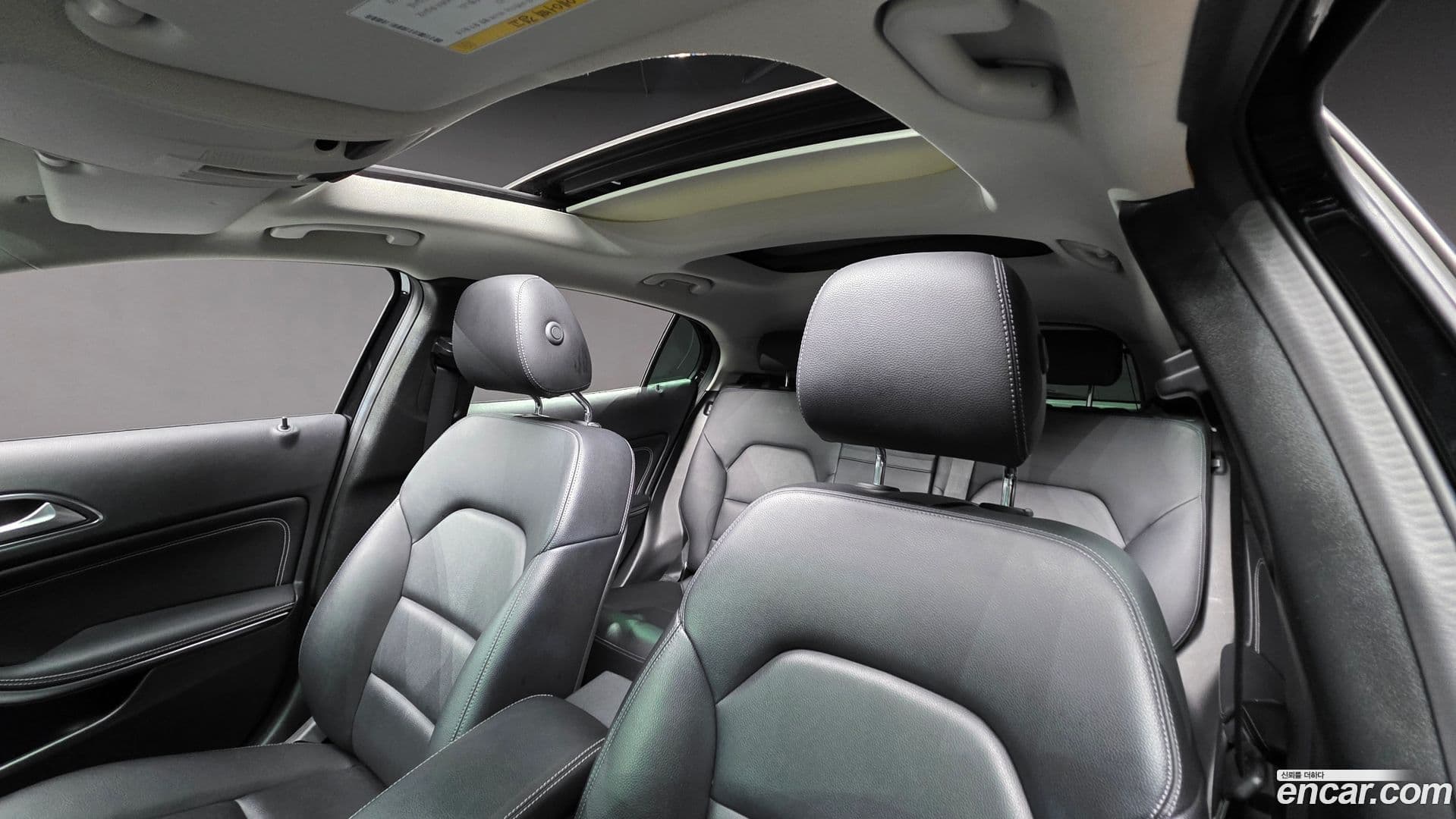 Main__Slider__Photo:GLA-Class Mercedes-Benz 2018.10-10