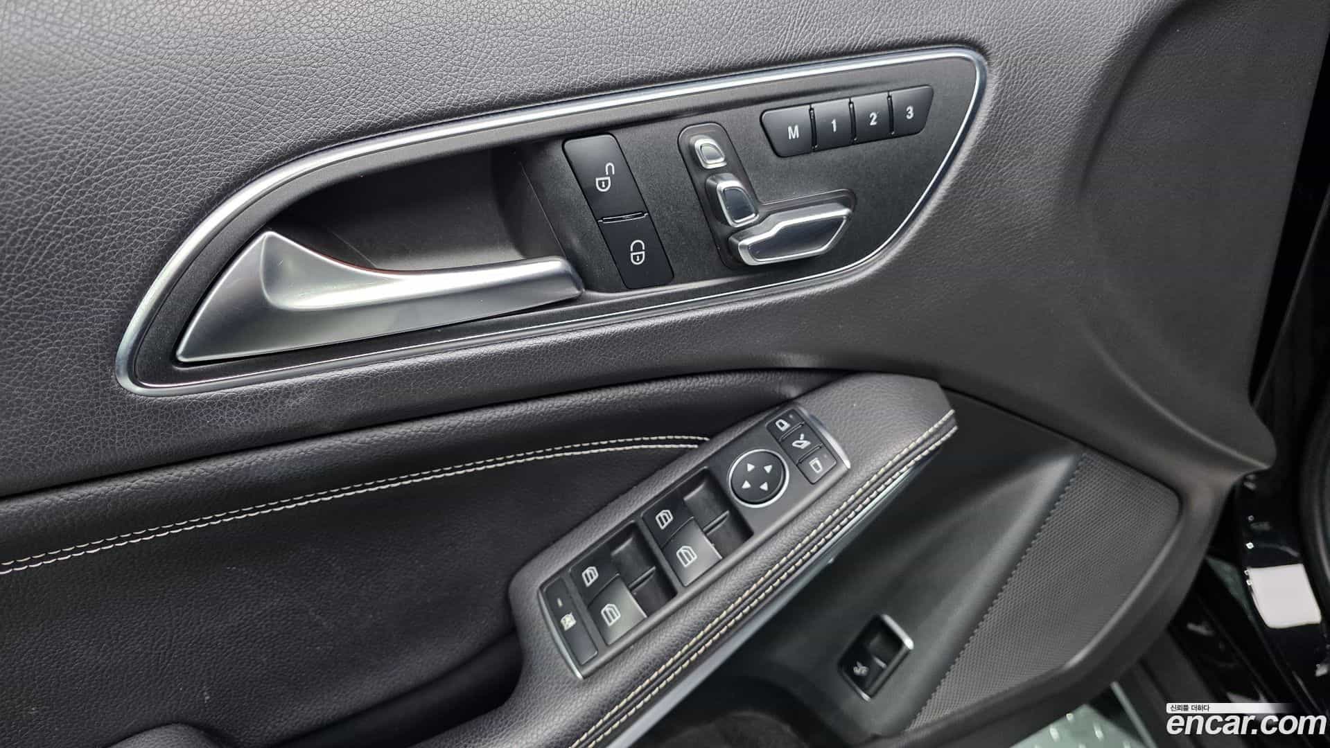 GLA-Class Mercedes-Benz 2018.10-OPTION-017