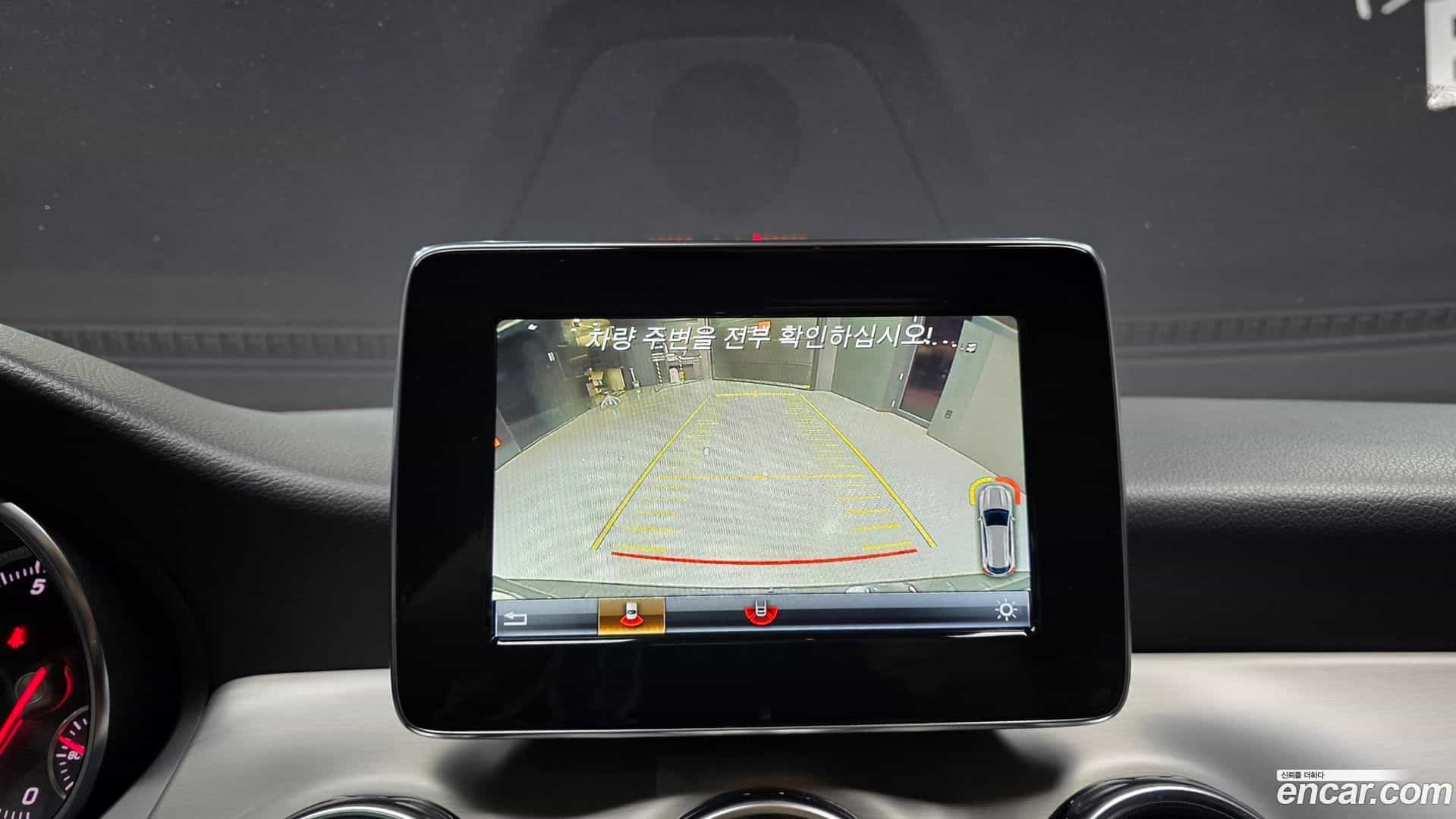 GLA-Class Mercedes-Benz 2018.10-OPTION-021